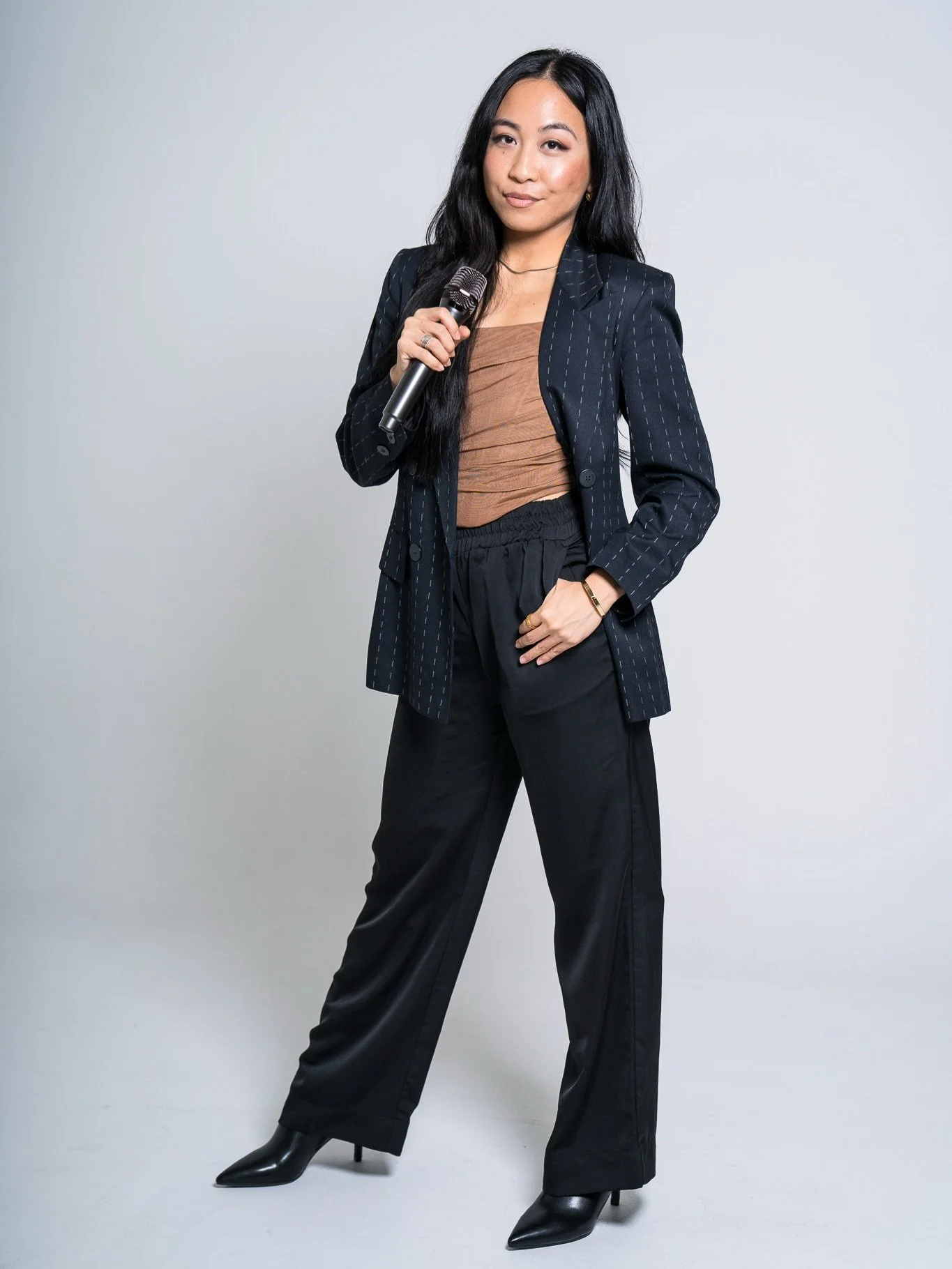 Feeling free. 🎤🔮🌿

It&rsquo;s been a journey to get here: through softness, through truth.

And I love where I&rsquo;m at. I love who I&rsquo;ve become.. and who I&rsquo;m still becoming 🪄

I love how I get to serve and speak life into community.