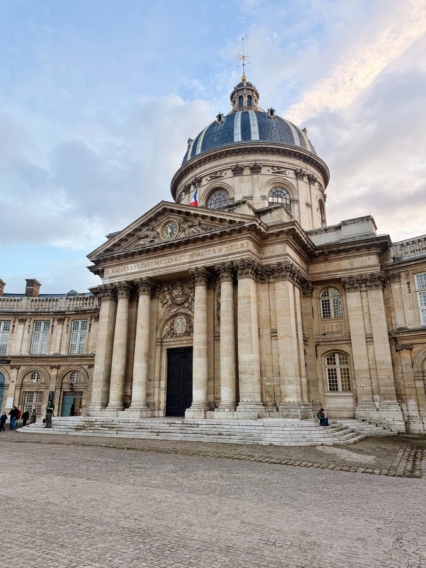 December in Paris ✨

As the year comes to a close, Paris feels especially luminous. Sparkling street lights, glowing caf&eacute;s, candlelit cathedrals, festive storefronts, and quiet winter mornings that invite a slower pace.

Our favorite way to en