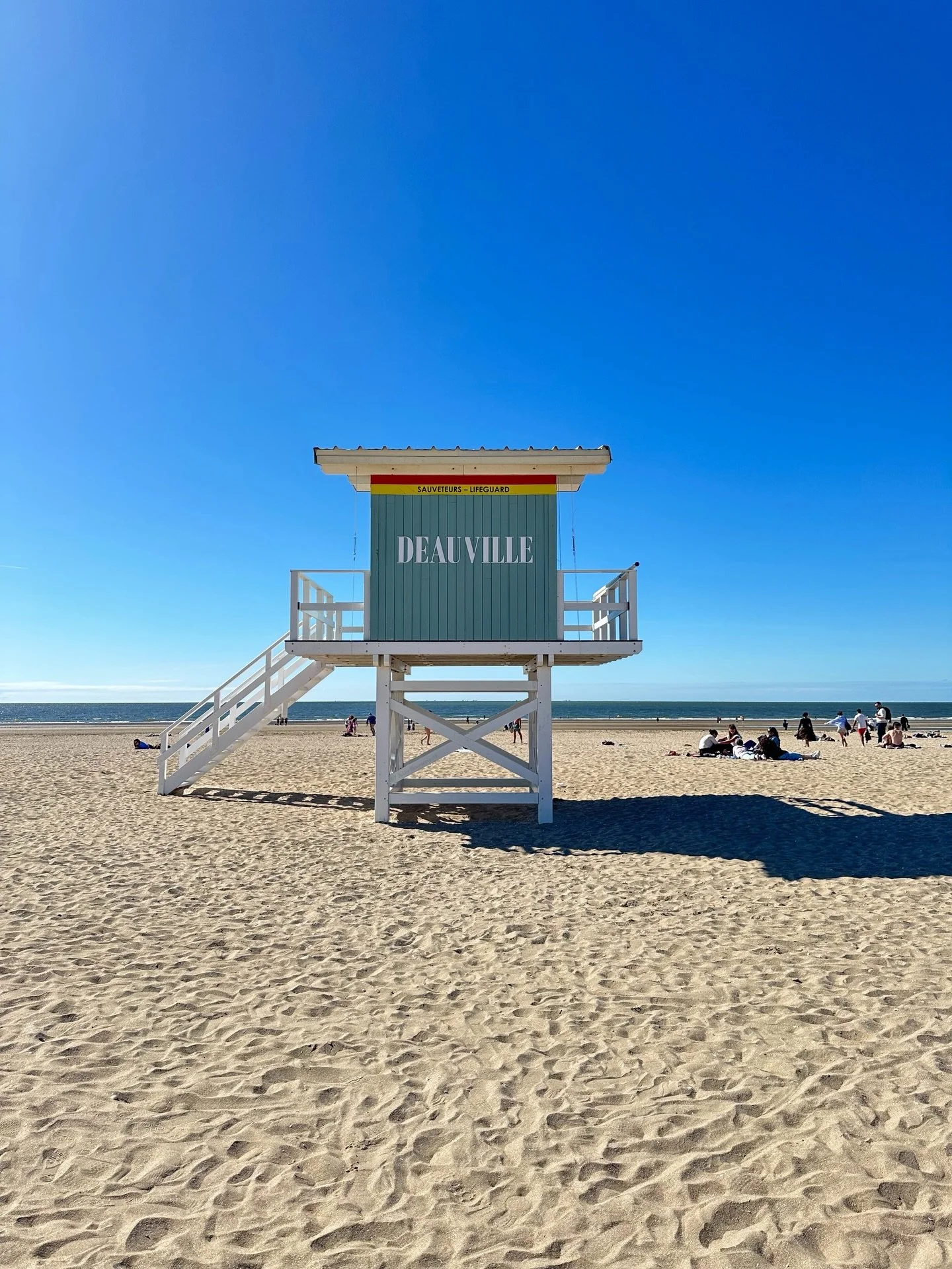 Summer in Normandy brings everything together: beautiful beaches, historic sites, mild coastal weather, and some of the most delicious food in France. Did you know that some of the most famous French butter comes from Normandy? 🧈

This is a region w