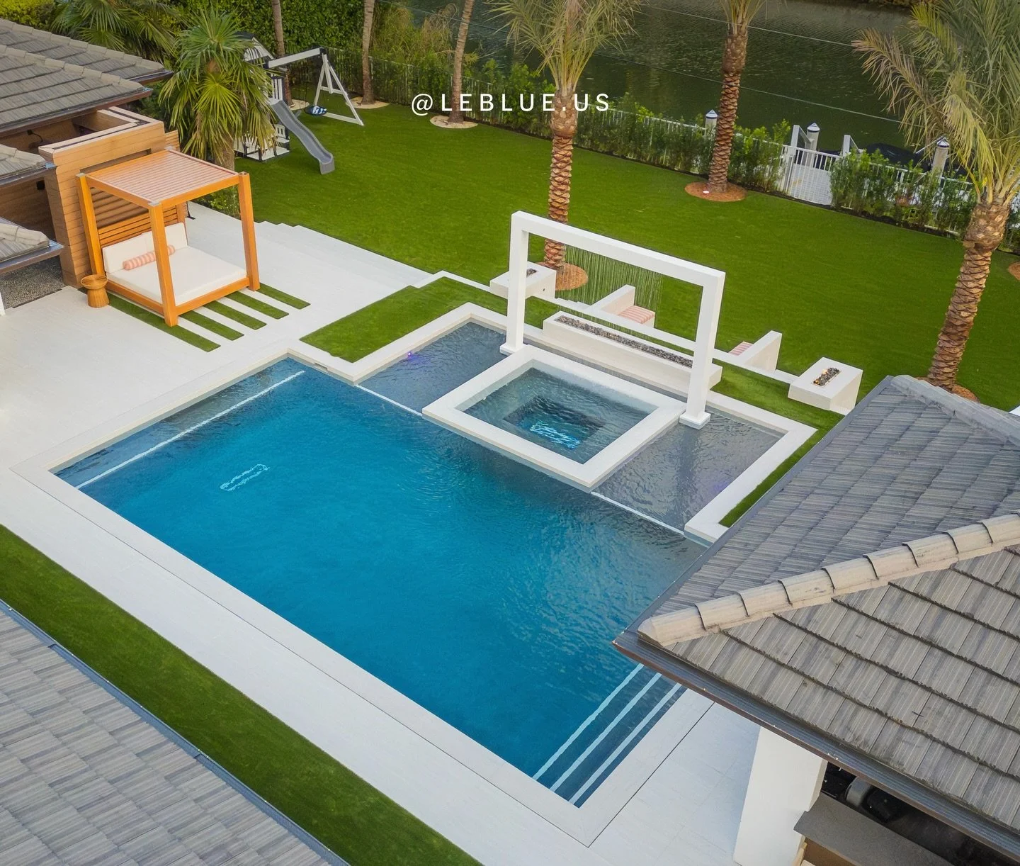 Balance, proportion, &amp; alignment, that&rsquo;s where the beauty lives 

#coralgablespools #luxurypool #custompool #miamipools #custompatio