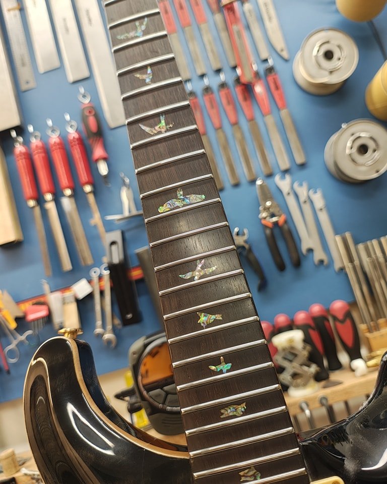 PRS custom 24 in for super jumbo stainless steel frets. Drop filled fret ends with lacquer and buffed up #guitarservices #perthmusicians #axewoodguitarworks #prsguitars #refret