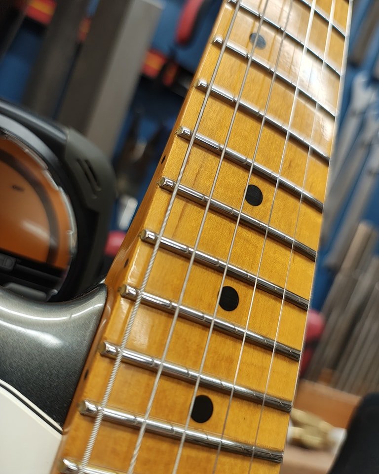 Another stainless super jumbo refret, new bridge installed also required a bit more wood needing to be routed out of the trem cavity, lifting finish on the old neck wasn't fun but it turned out good..ready to go! #axewoodguitarworks #refret #perthmus