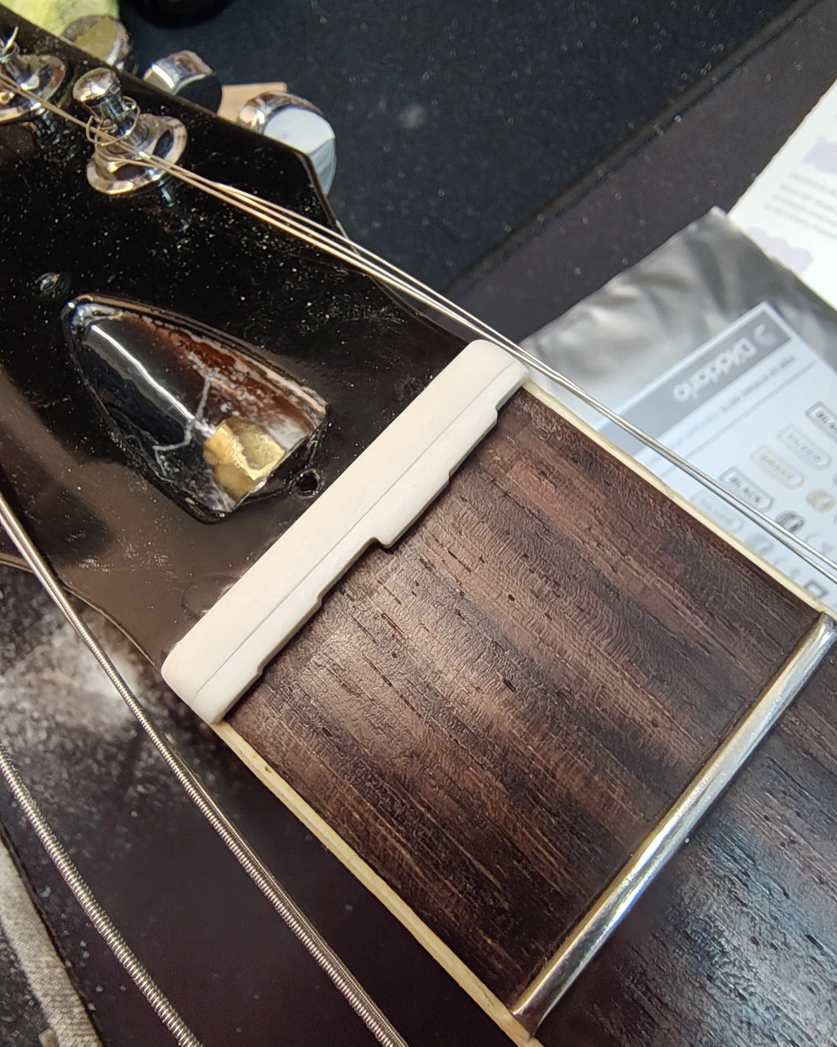 Little bit of mucking around to get this Gibson SG playing in tune with a compensated nut...takes a lot of time but I'm happy with the results #axewoodguitarworks #guitarservice #guitarrepair #perthmusicians