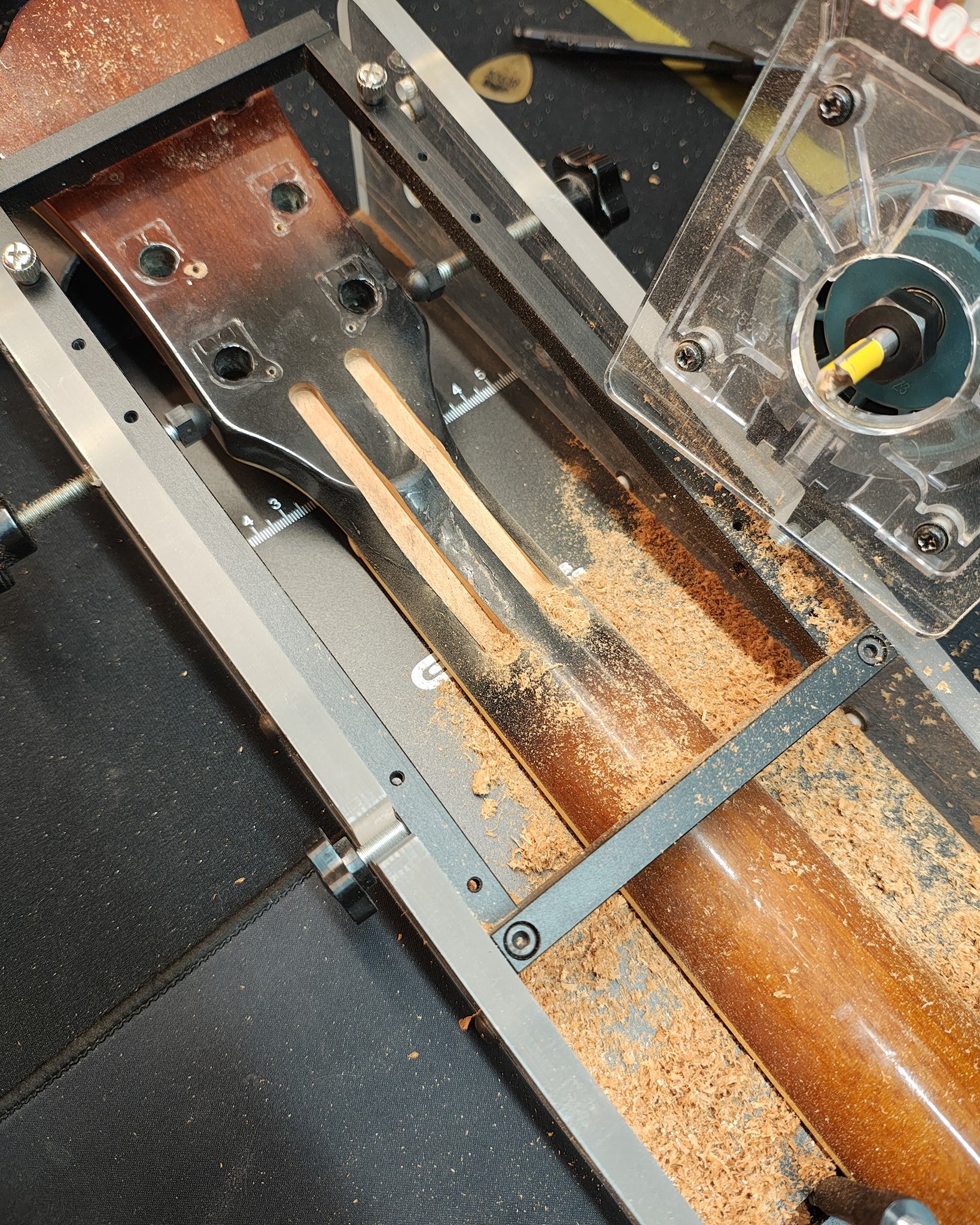 Neck spline jig getting some use, inlayed some mahogany splines on this neck break, broken twice. Ibanez hollowbody #axewoodguitarworks #guitarservice #guitarrepair #perthmusicians