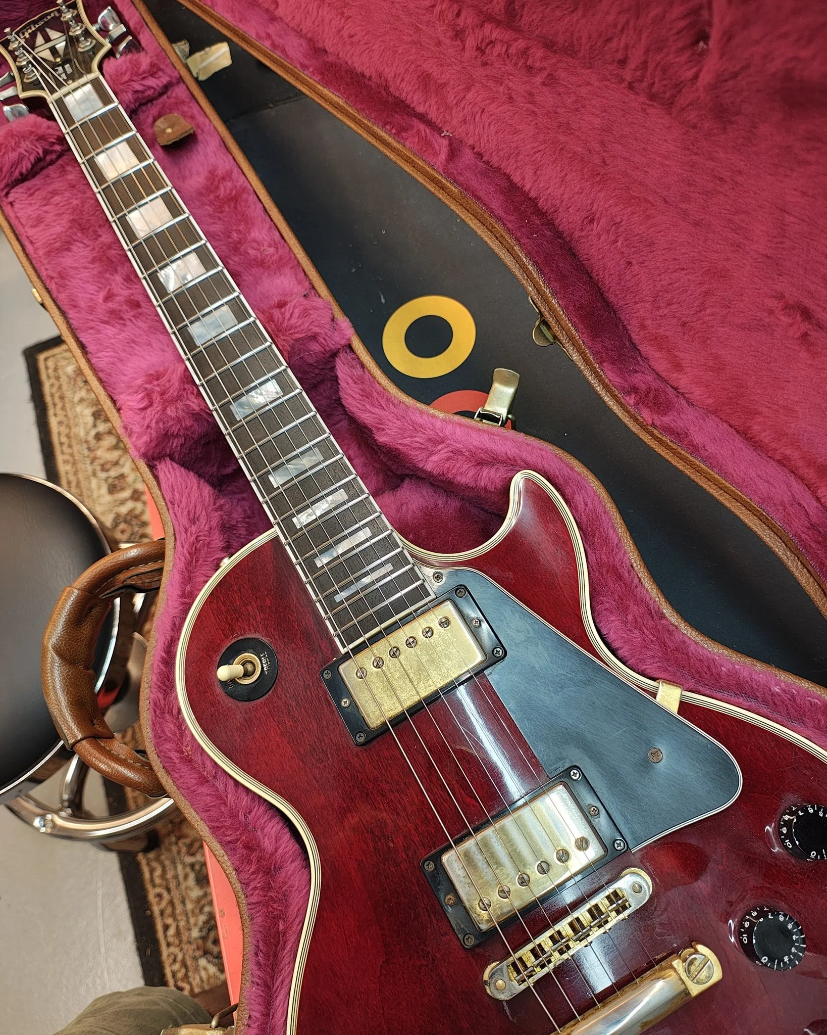 Stainless steel frets in this Gibson Les Paul Custom.. #axewoodguitarworks #refret #guitarservice #guitarrepair