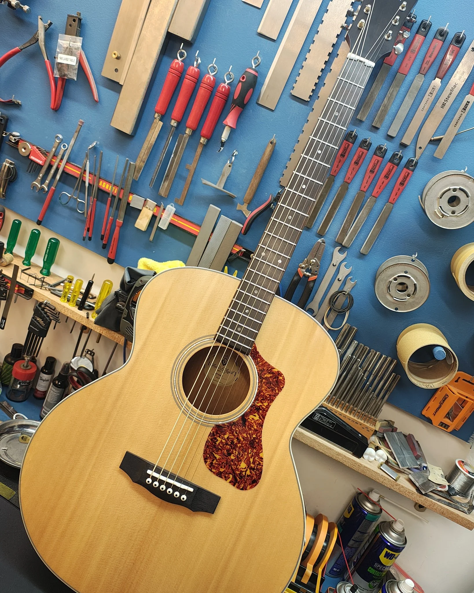 Guild baritone acoustic getting the works. Frets levelled, compensated bone nut and saddle #intonation #guitarservices #perthmusicians #axewoodguitarworks