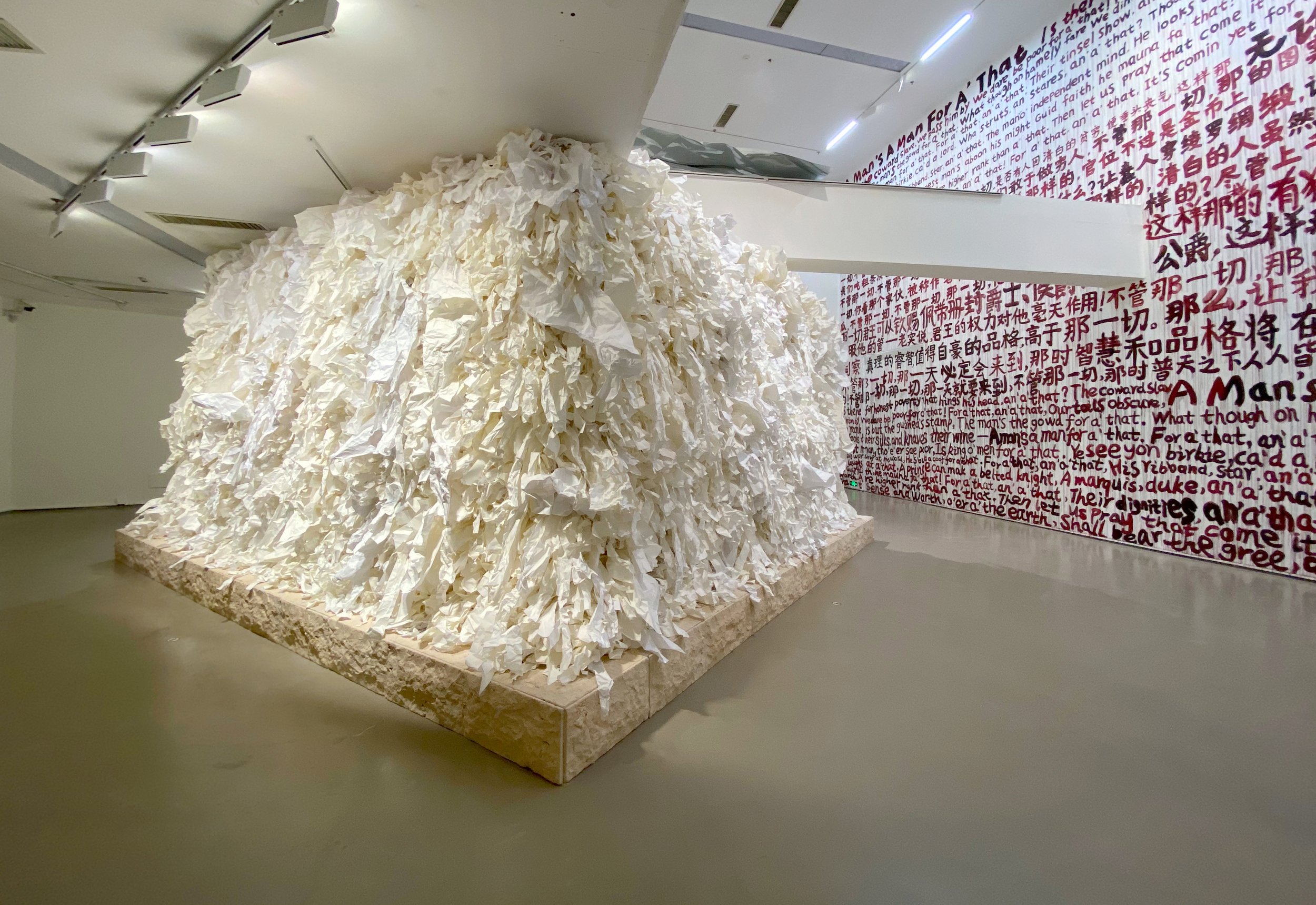 Temple
神庙, 2020, Marble, printing flat paper, galvanized iron sheet, 600 x 600 x 500cm