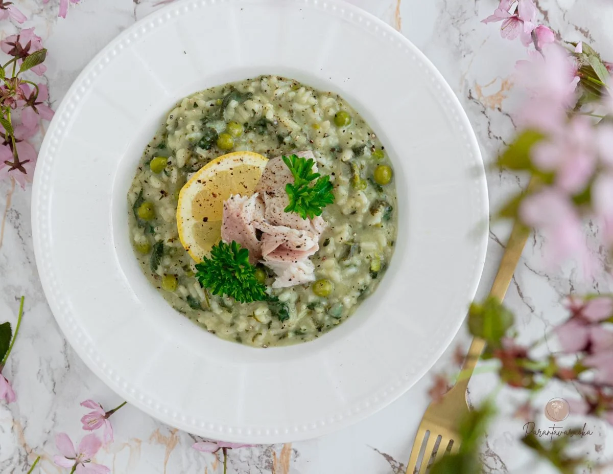 Nokkosrisotto sitruunalla ja savukalalla (G)