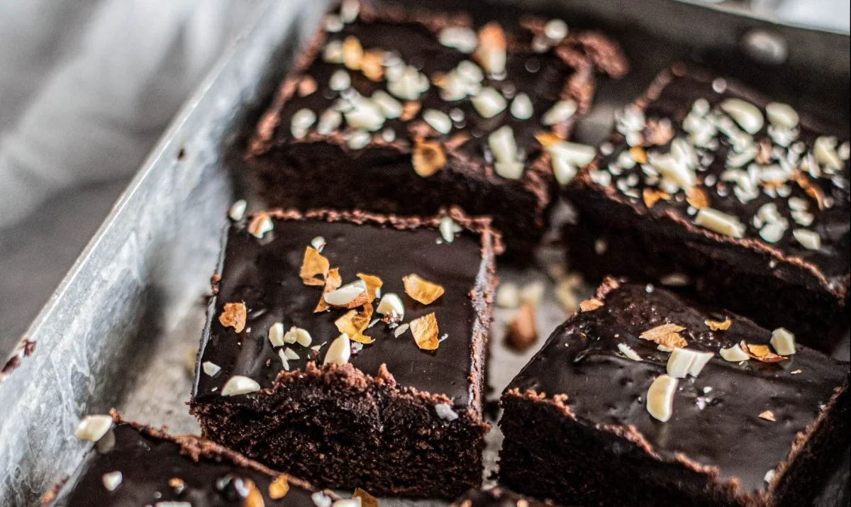 Maapähkinävoi-browniet (g,m)