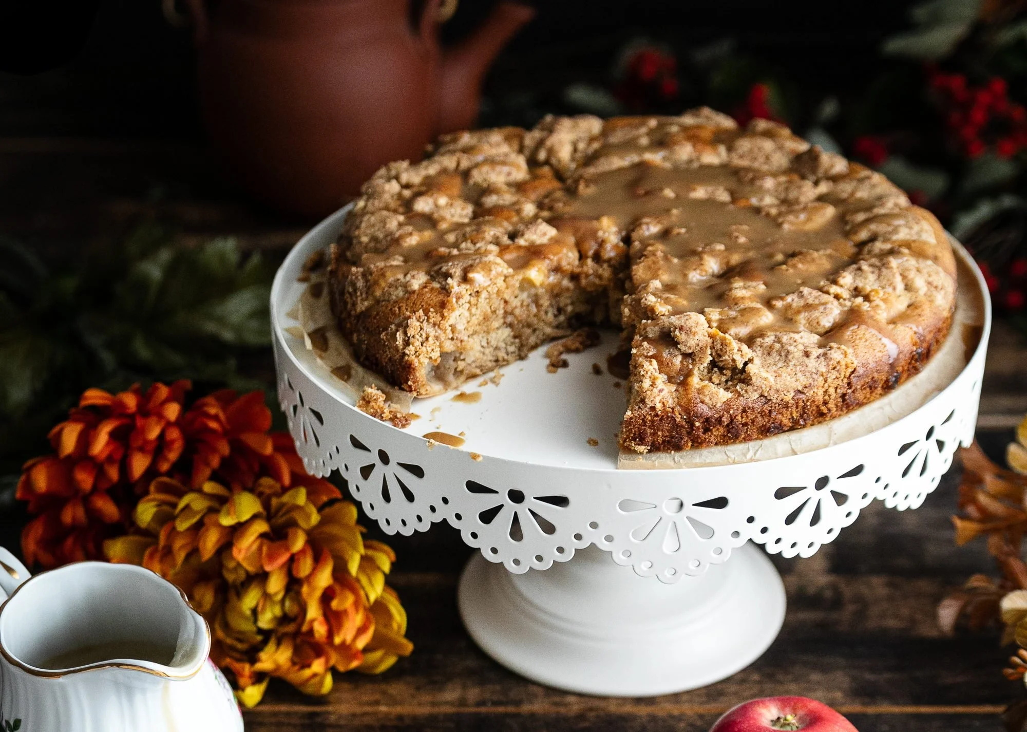 Mausteinen omenakakku kinuskilla (V,G)