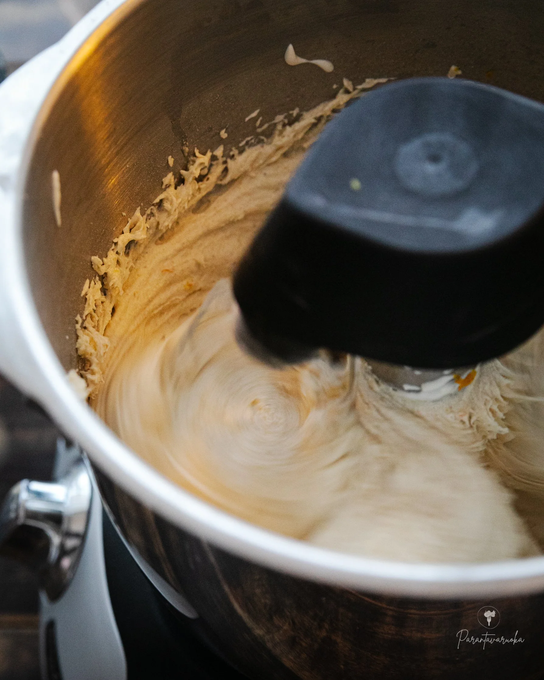 Appelsiinikakku tiikeriraidalla (gluteeniton, maidoton)