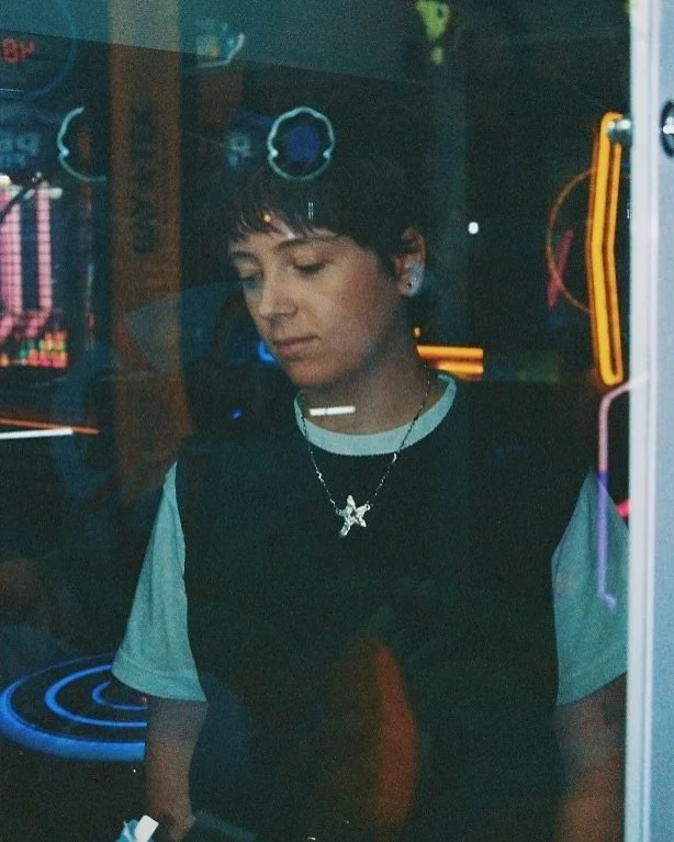 We&rsquo;re so excited to see  @mofie__ next Tuesday 11/19 at @genghiscohenlive! She&rsquo;s visiting all the way from Colorado. Let&rsquo;s show her a warm LA welcome! 🥰

Here&rsquo;s all the show info:
7 &ndash; doors
7:30 &ndash; @kessjallen 
8:1