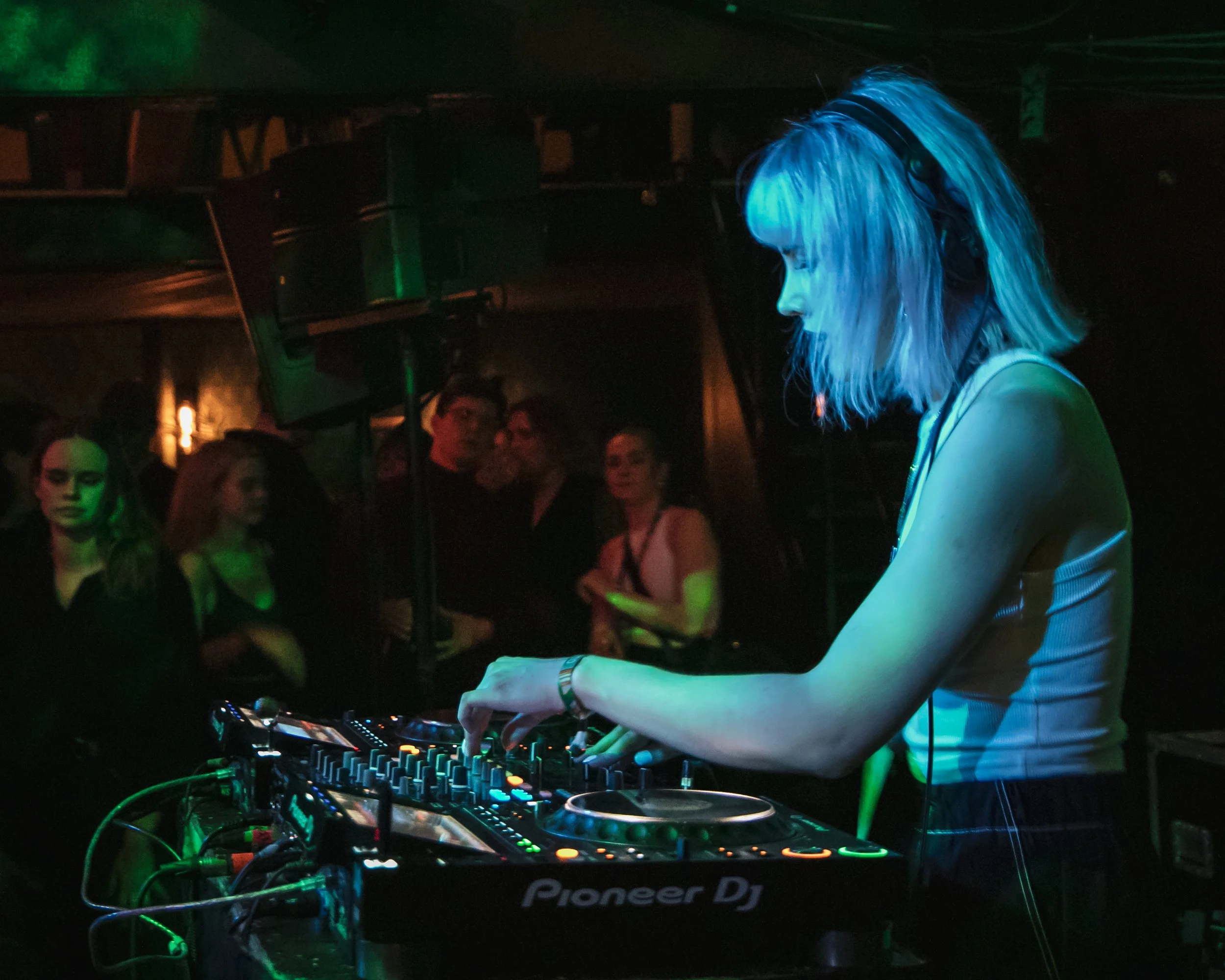 VIVdj-7.jpg