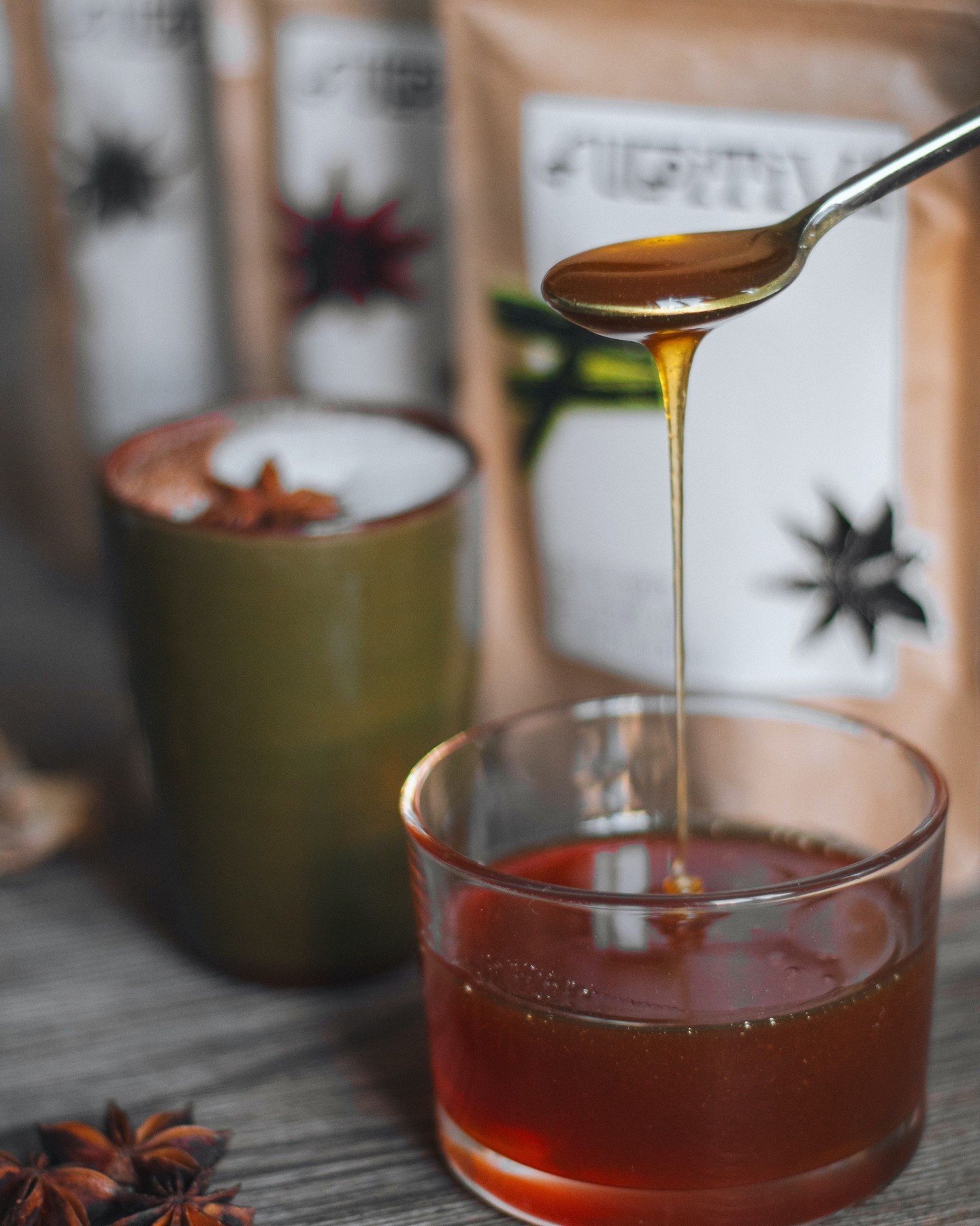 🎄Pour vos commandes de No&euml;l tous nos produits sont disponibles en ligne (lien dans la bio). 
-------------------
🌟Le miel de ch&acirc;taignier 🍯 : l&rsquo;ingr&eacute;dient indispensable pour la confection de Fugitive 

🌟Gr&acirc;ce &agrave;