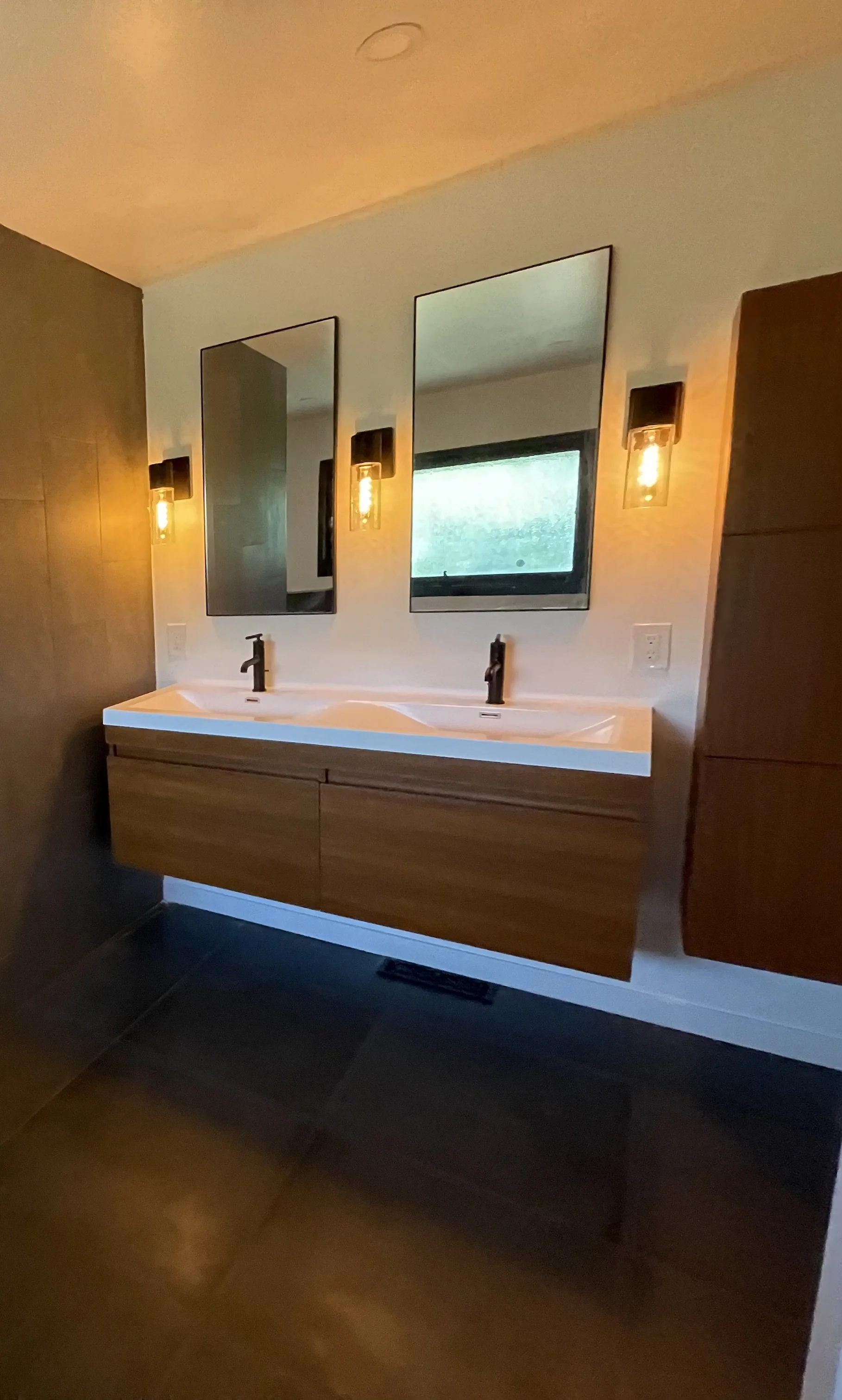 Master Bathroom Lamar.jpeg