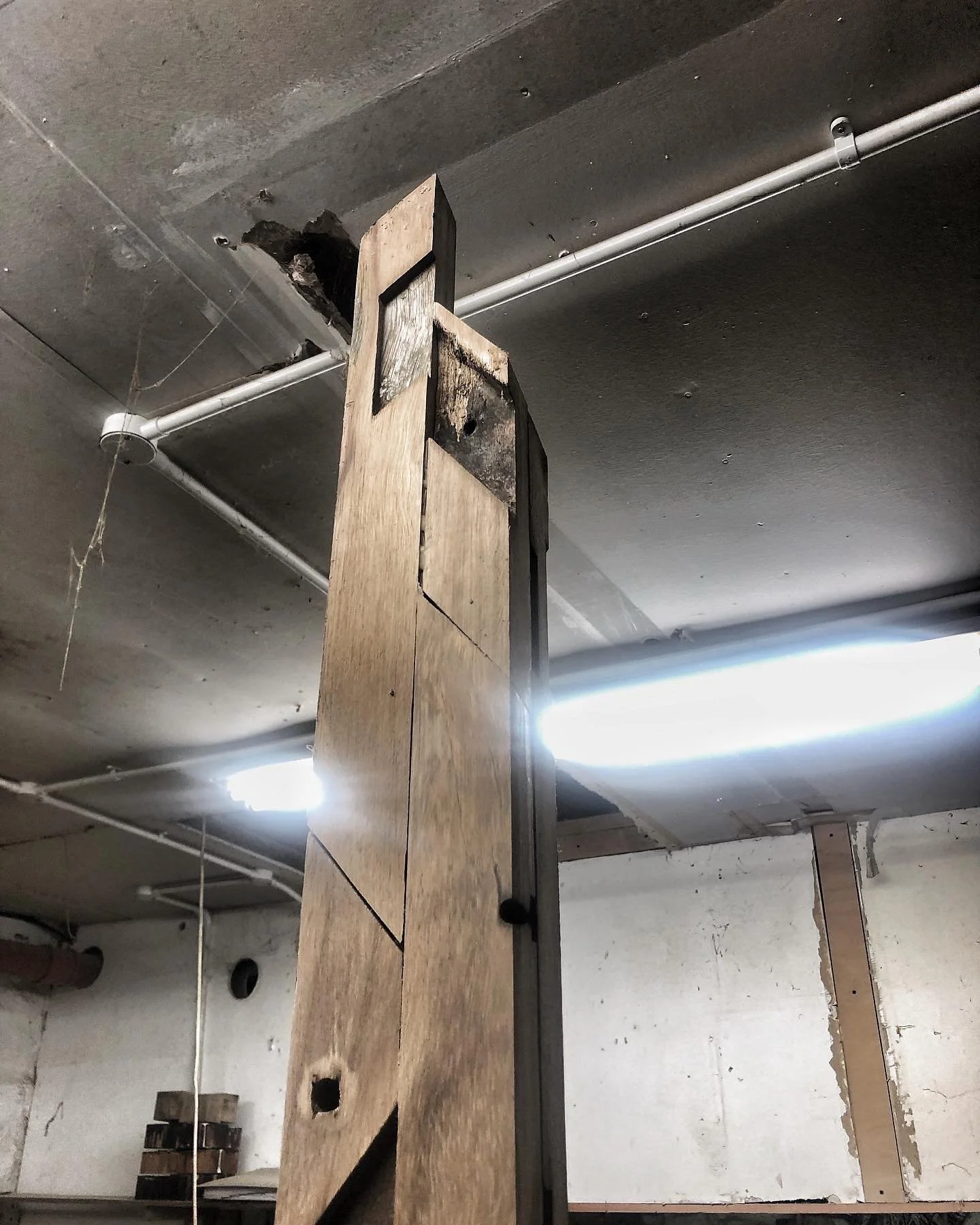 W.I.P. TOTEM. #non-site, #seeking site, #north-pole, #totem, #work-in-progress, #workshop, #projectforasmallmonument, #smallmonument, #readymade, #remade, #makeover, #reuse