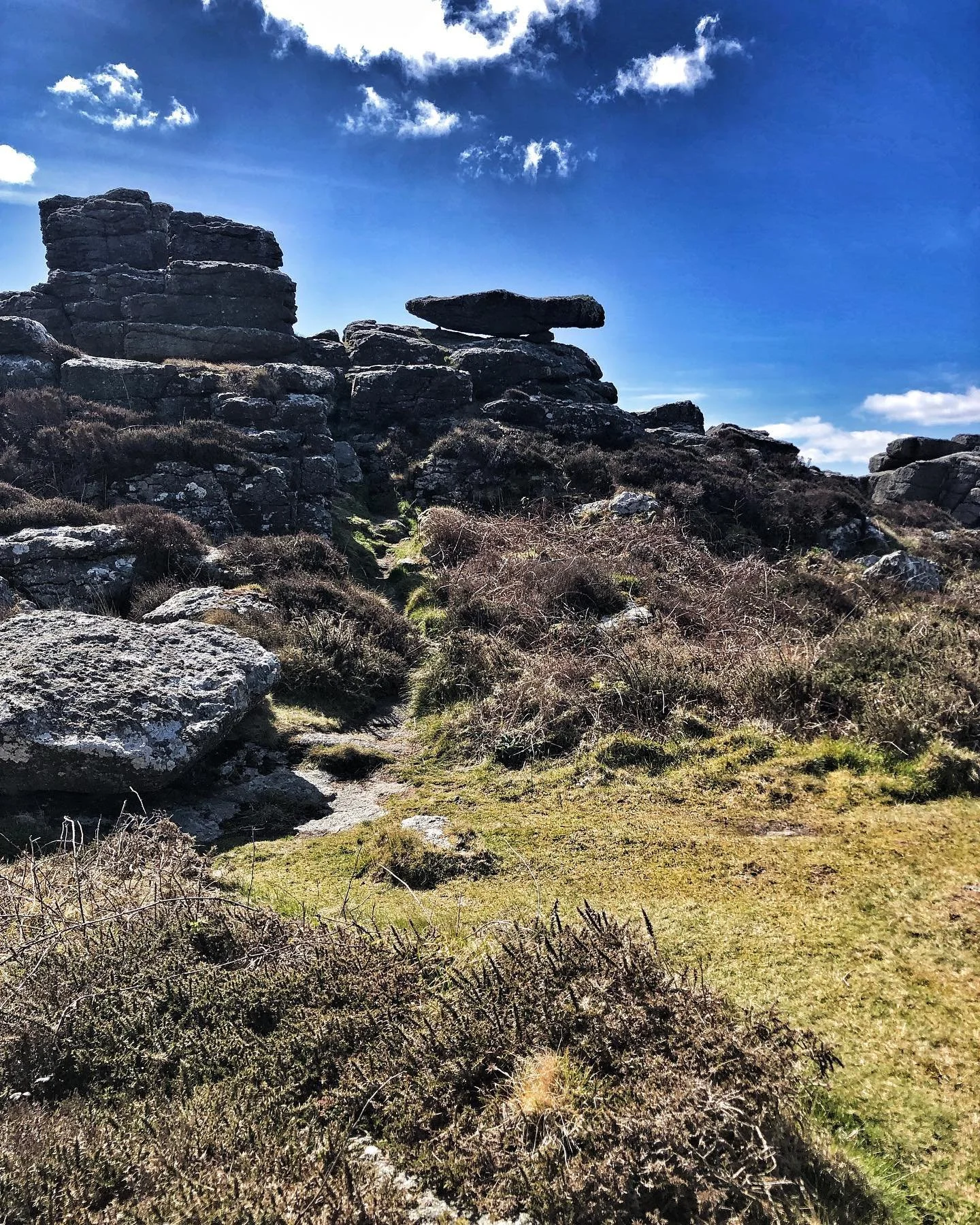 carn kenidjack, tor outcrop, tregaseal propped stone. a relatively new class of monument seemingly placed in commanding locations to be seen from distance and from which to survey the distant view. many aligned on significant land features. #tregasea