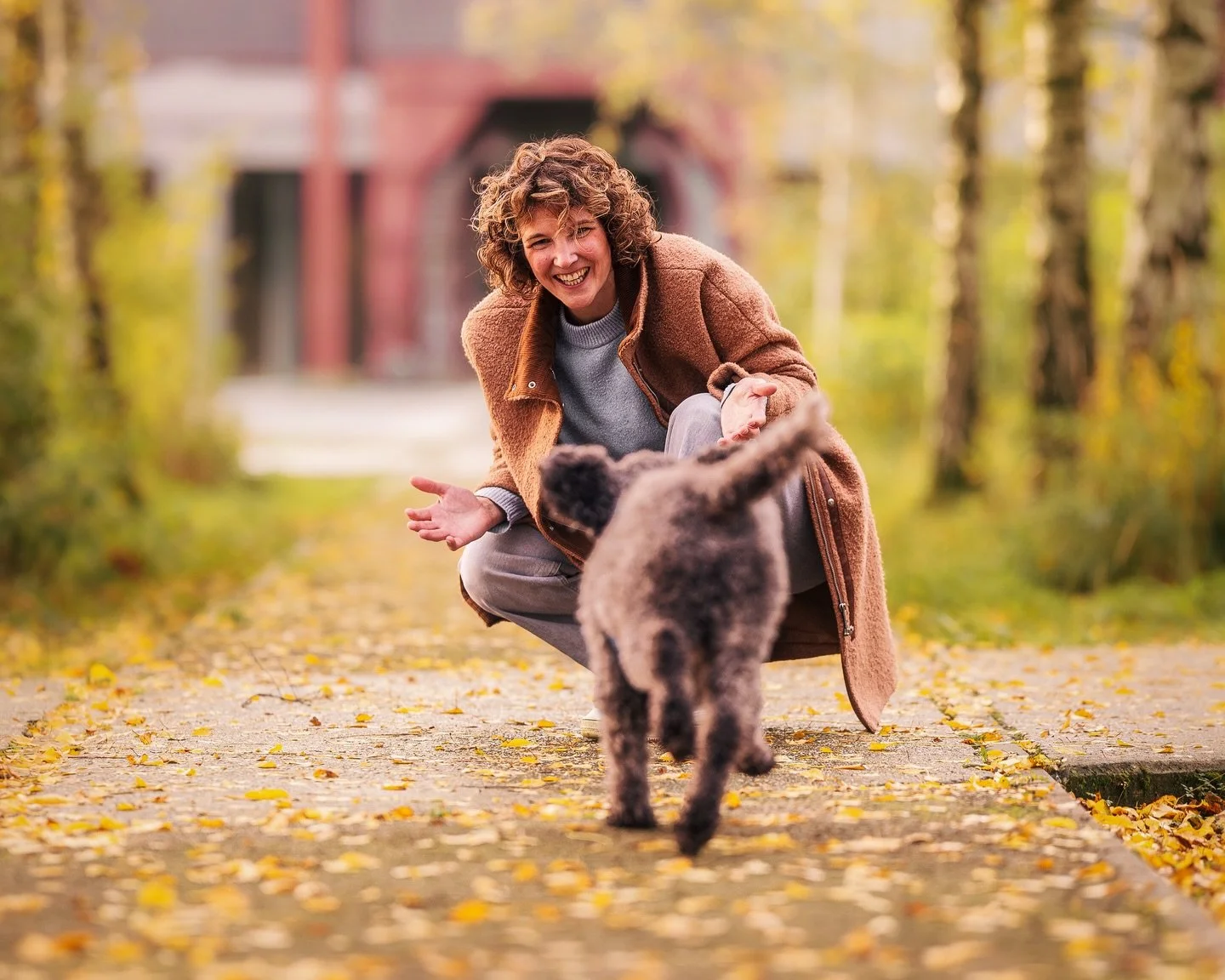 Ein Moment, drei Fotos und ein Einblick, wie sich Fotoshootings bei mir anf&uuml;hlen 🙃

Denn bei mir gibt&lsquo;s bewusst keine k&uuml;nstlichen Momente, Regeln und viel Anleitung. Stattdessen halte ich (ganz bewusst) meine Anleitung gering und kre