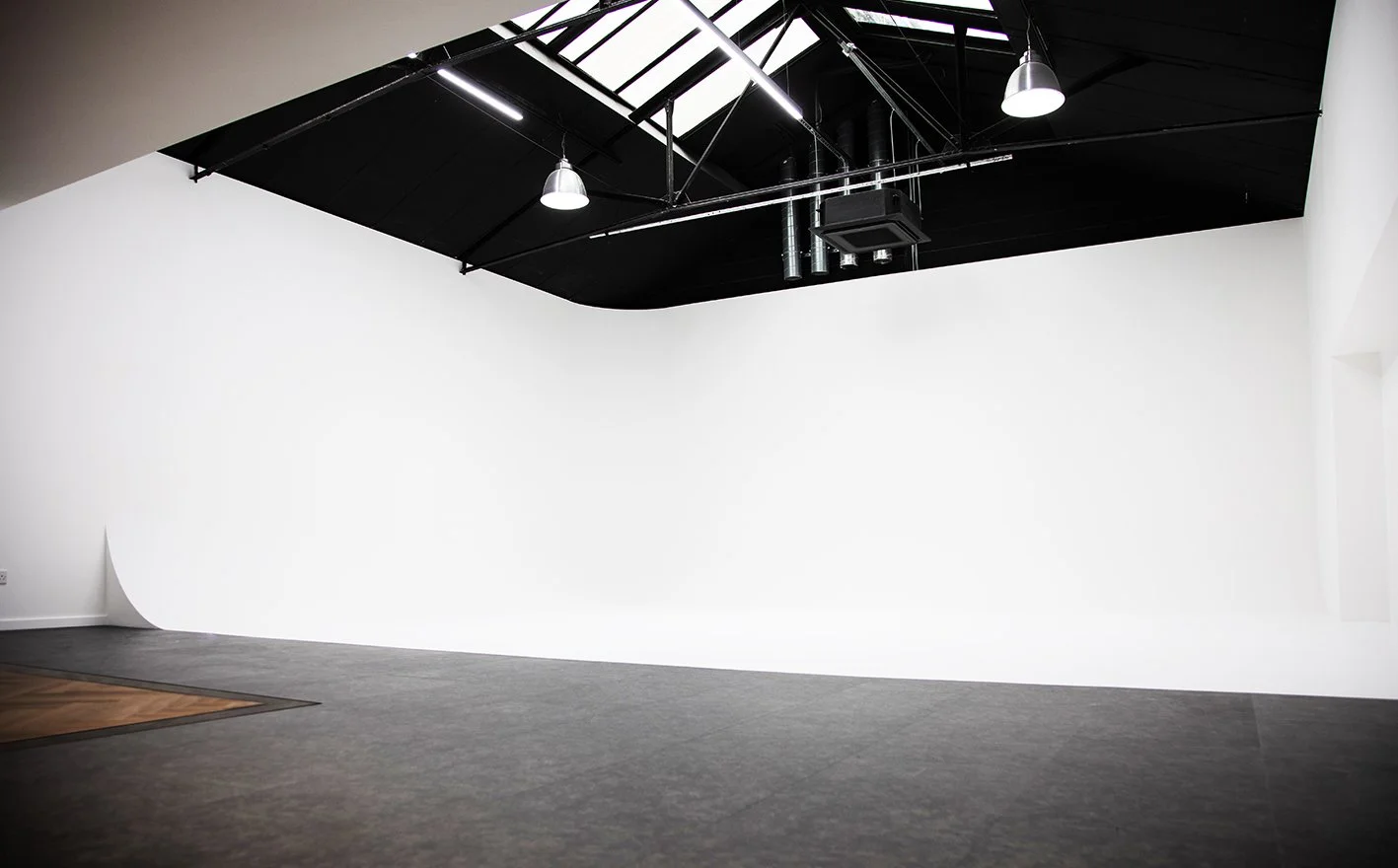 wide view of the stunning infinity cove at Shutters Studios in Acton West London