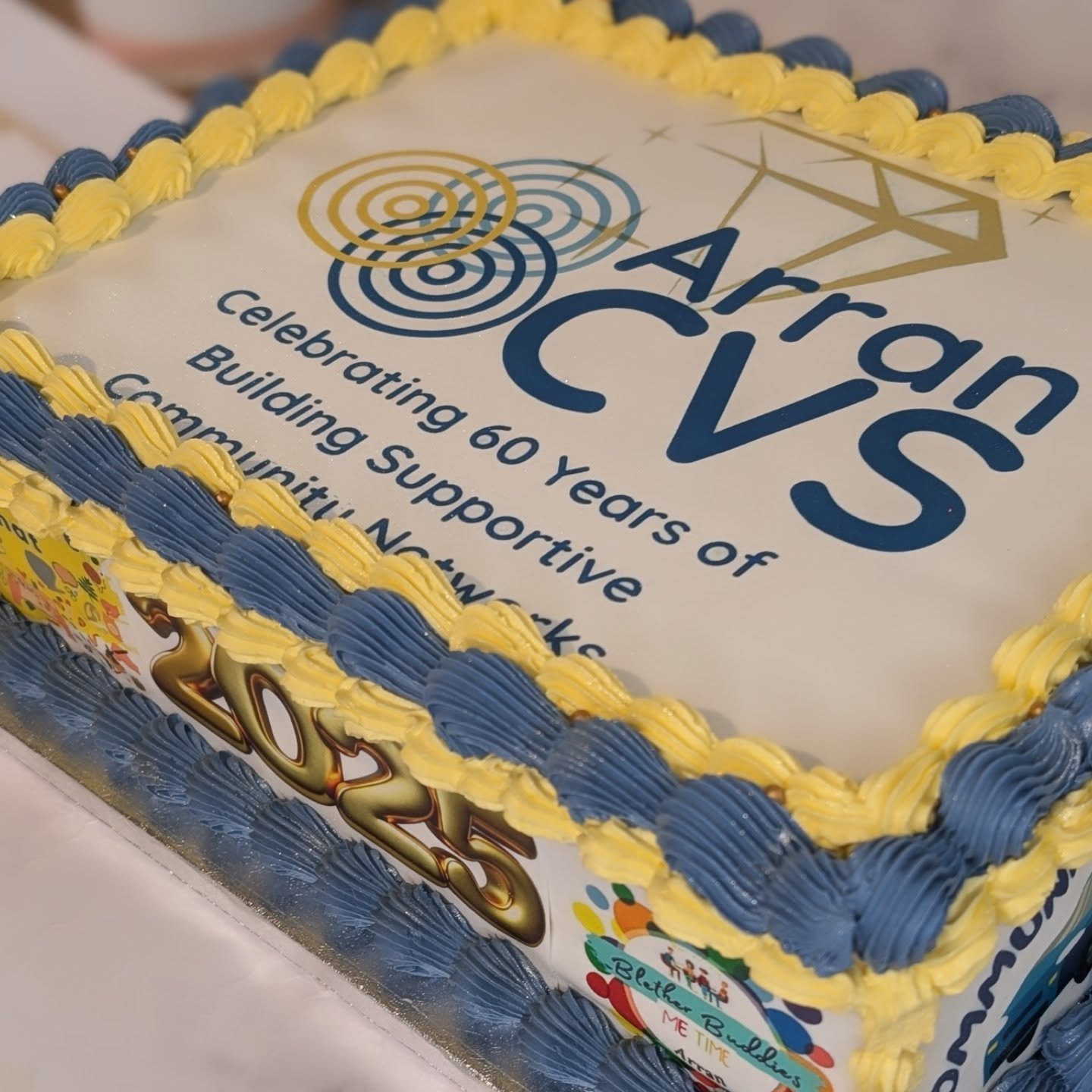 Sheet cakes are perfect for large events π°
A vanilla & raspberry cake to celebrate 60 years of Arran Community & Voluntary Services π
π
Highlighting their community projects around the island. What a fantastic day for all involved π
#s