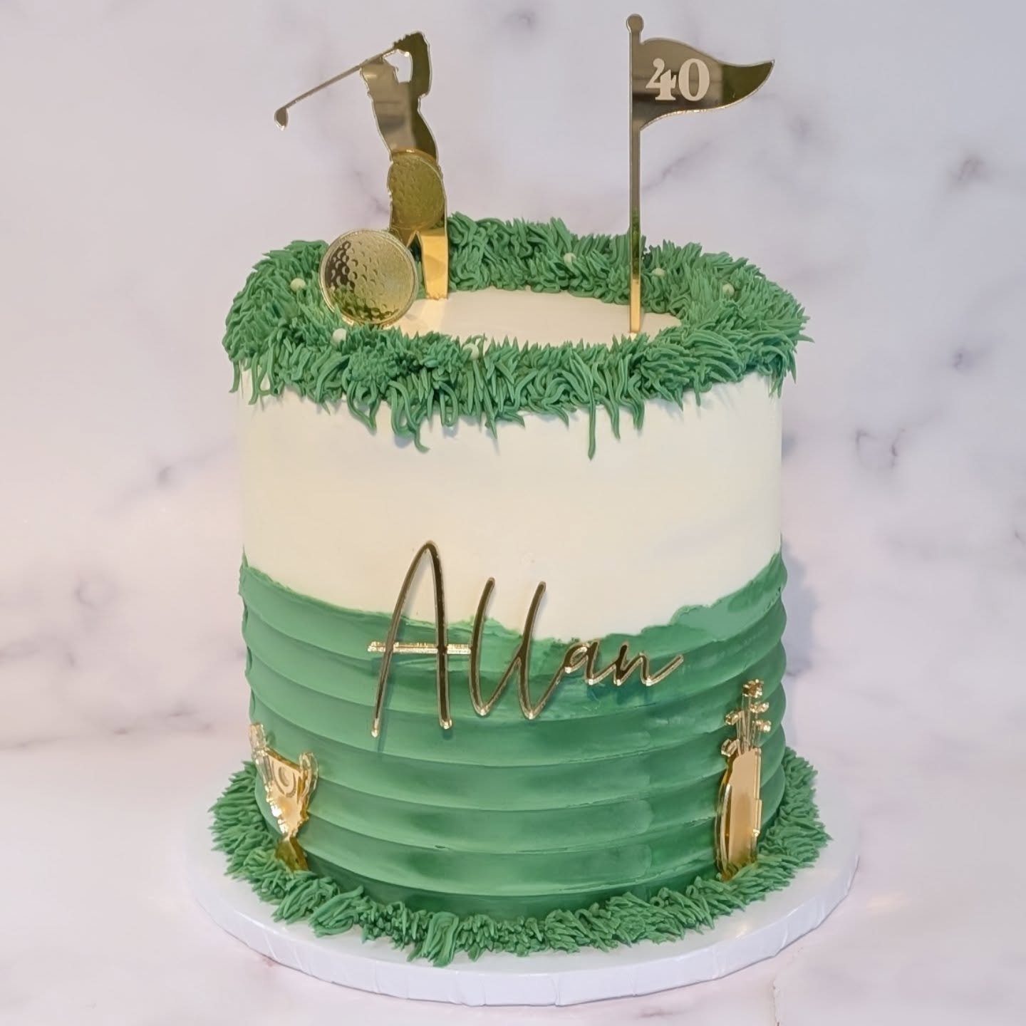 Sticky Toffee cake for Allan's 40th birthday celebrations π₯³β³ποΈ‍βοΈ
A firm customer favourite, always enjoy making one of these βΊοΈ
- Acrylic cake charms by @cleancutlaserstudio β¨
MAY is FULLY BOOKED β
Please message in if you are looking for