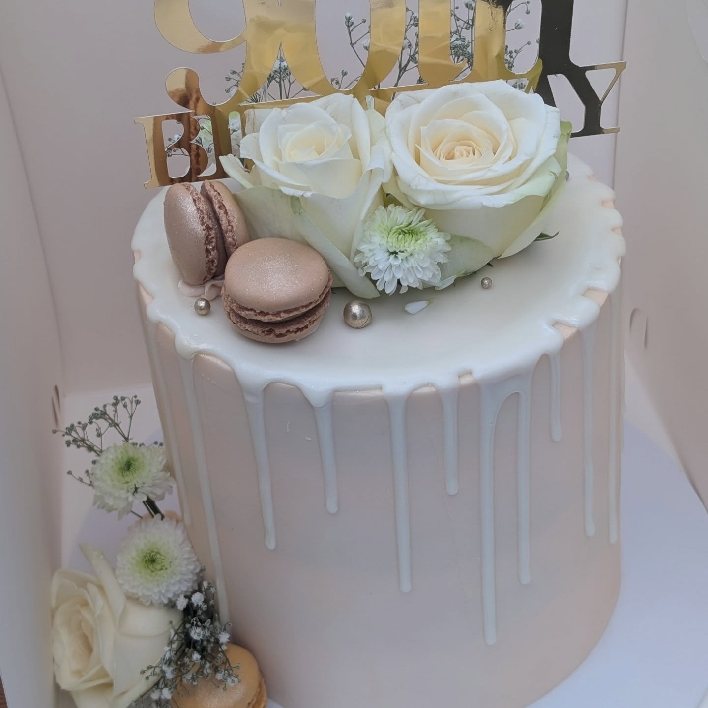 Floral and classic πΈπΉ
A simple floral themed cake for a special birthday β¨π
Please get in touch to get booked in - I now have limited availability until mid August! Thank you all for keeping me so busy ππ©‍π³