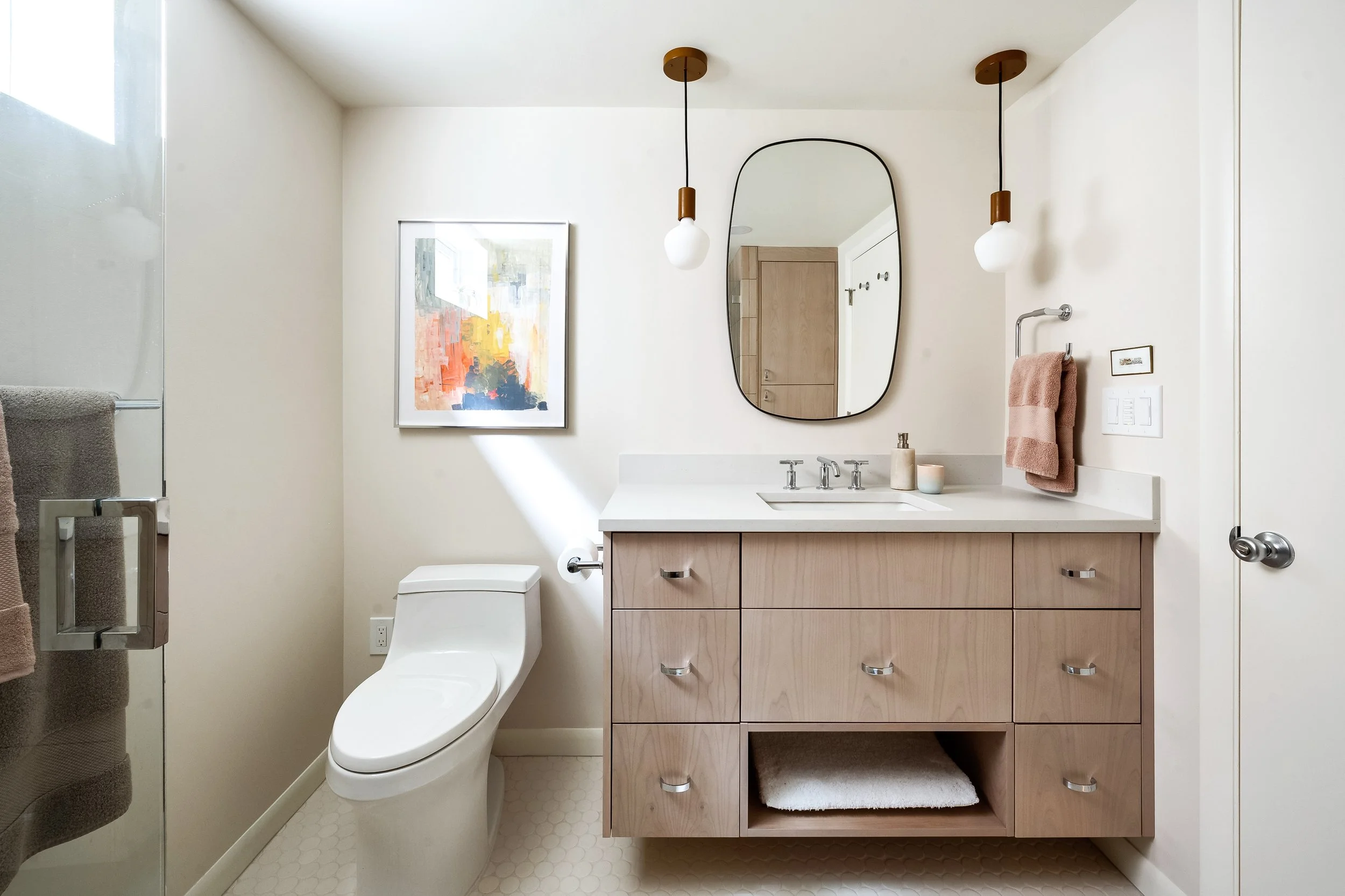 sunny earthtone bathroom