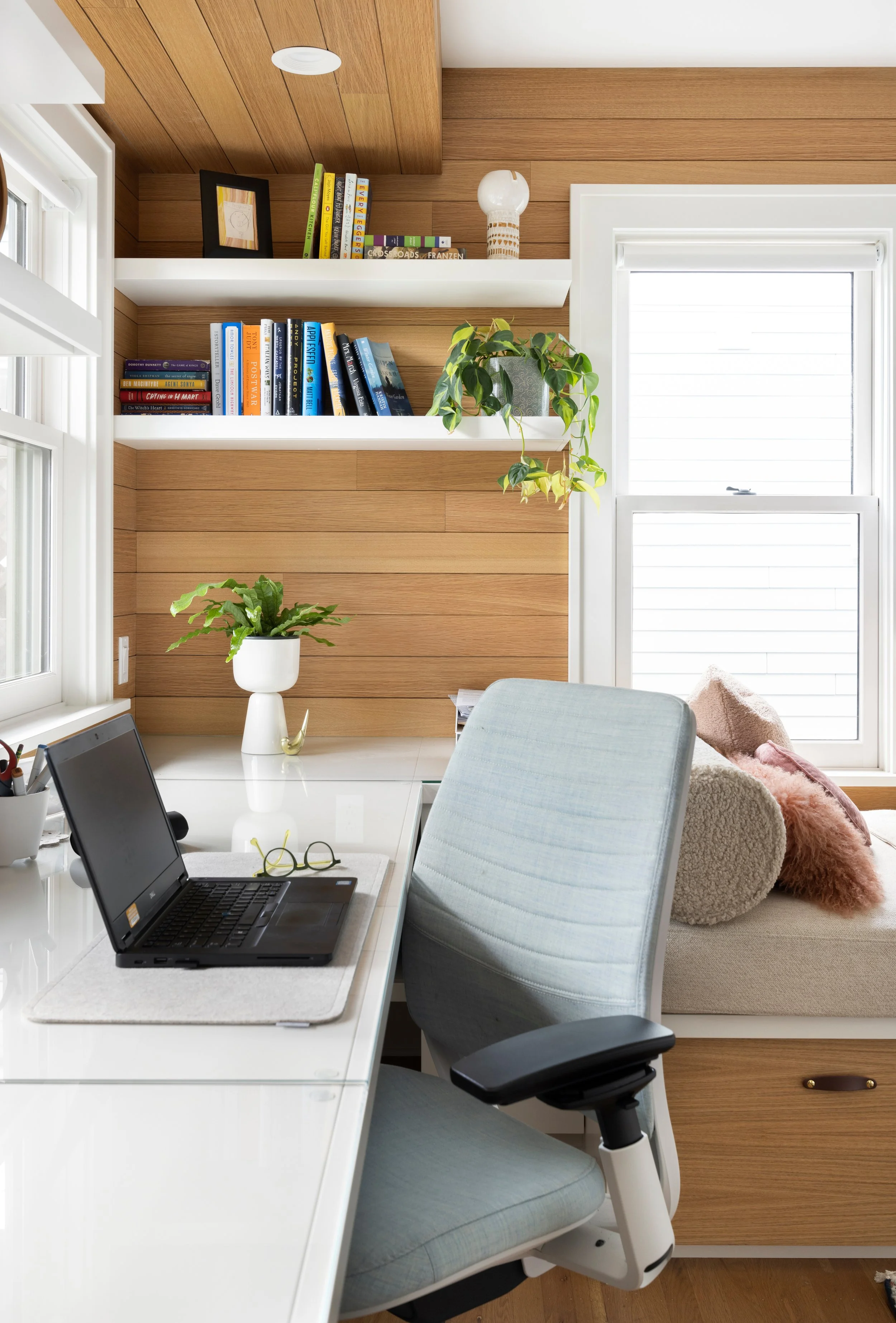 Work station modern home