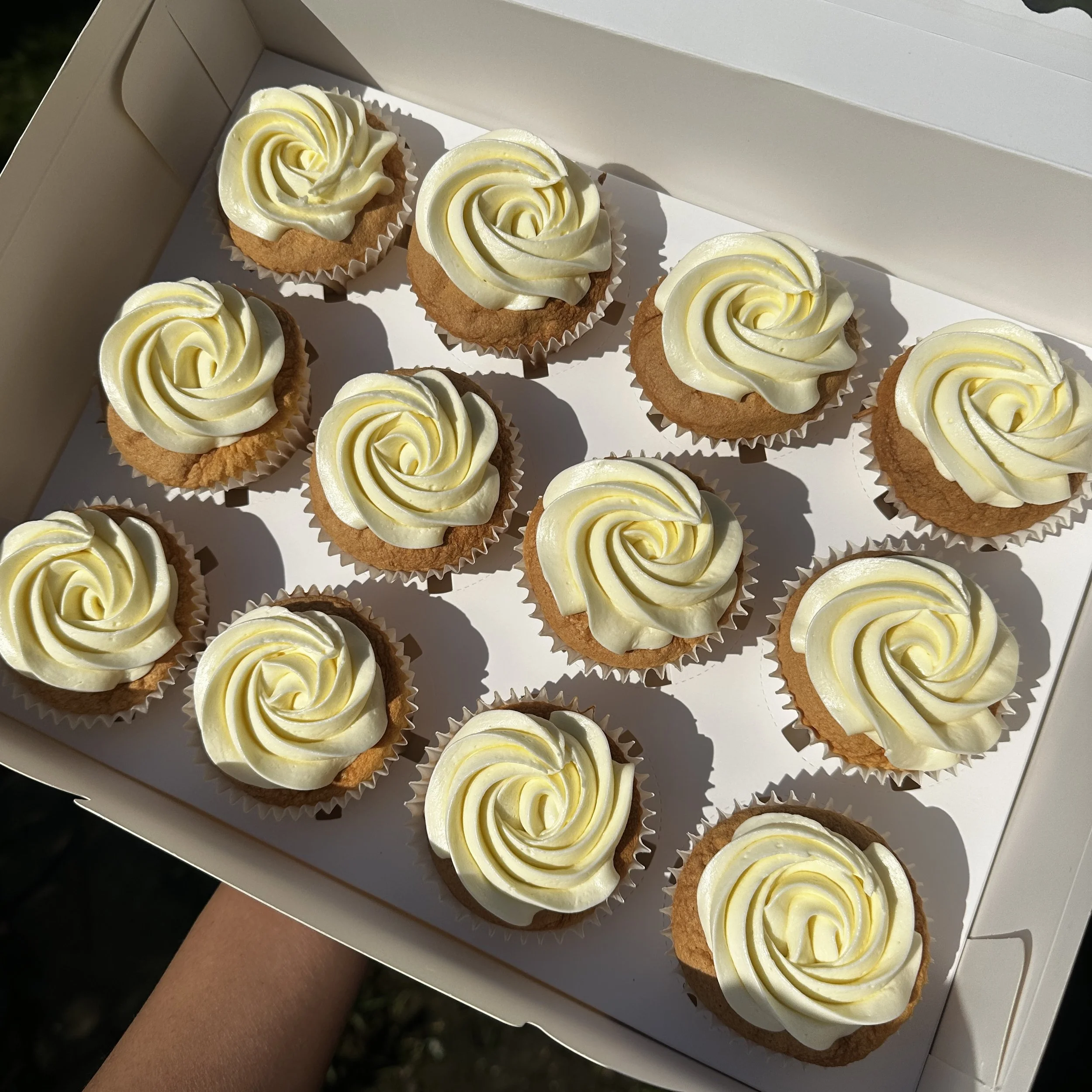 12 Vanilla Cupcakes - £30