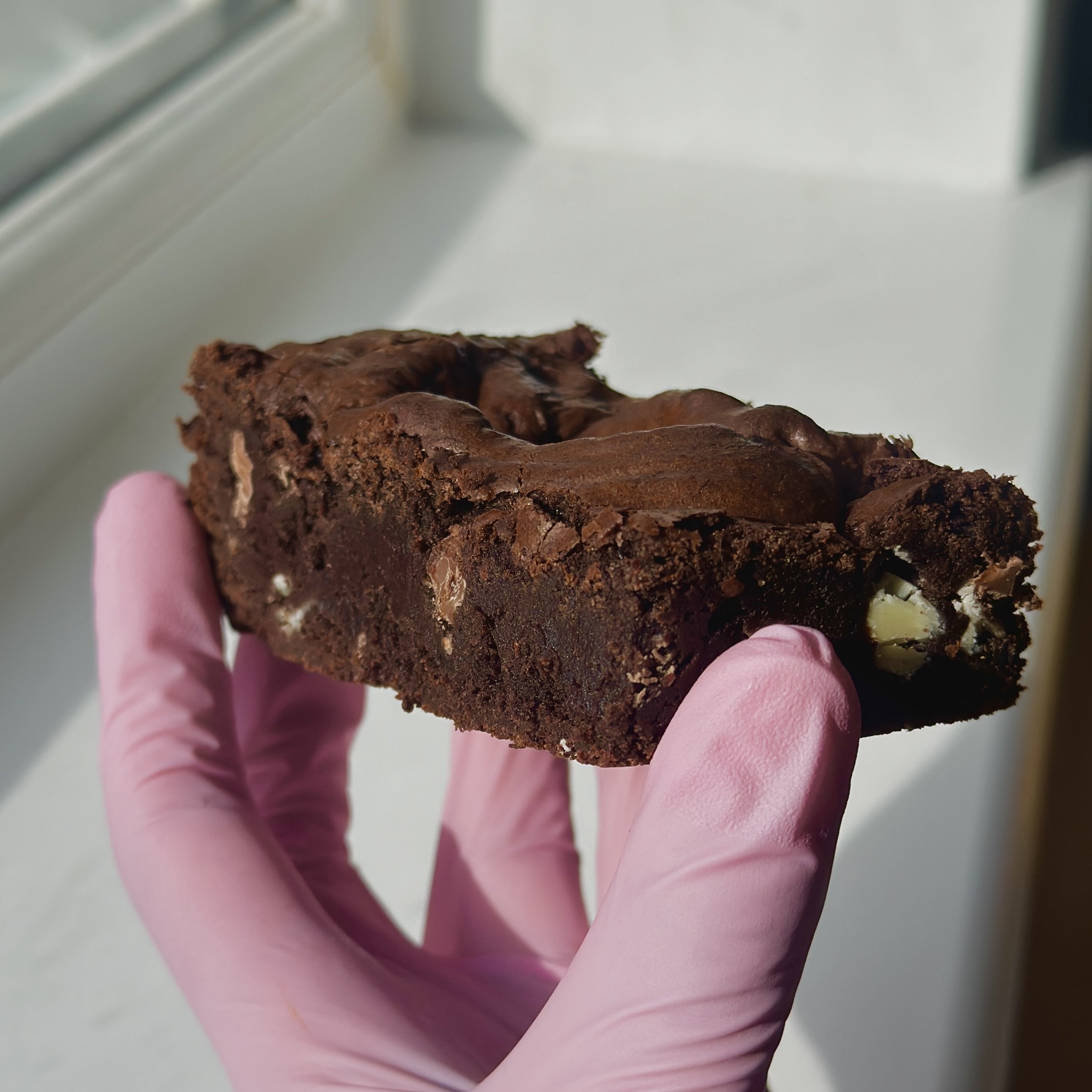 CHOCOLATE BROWNIE