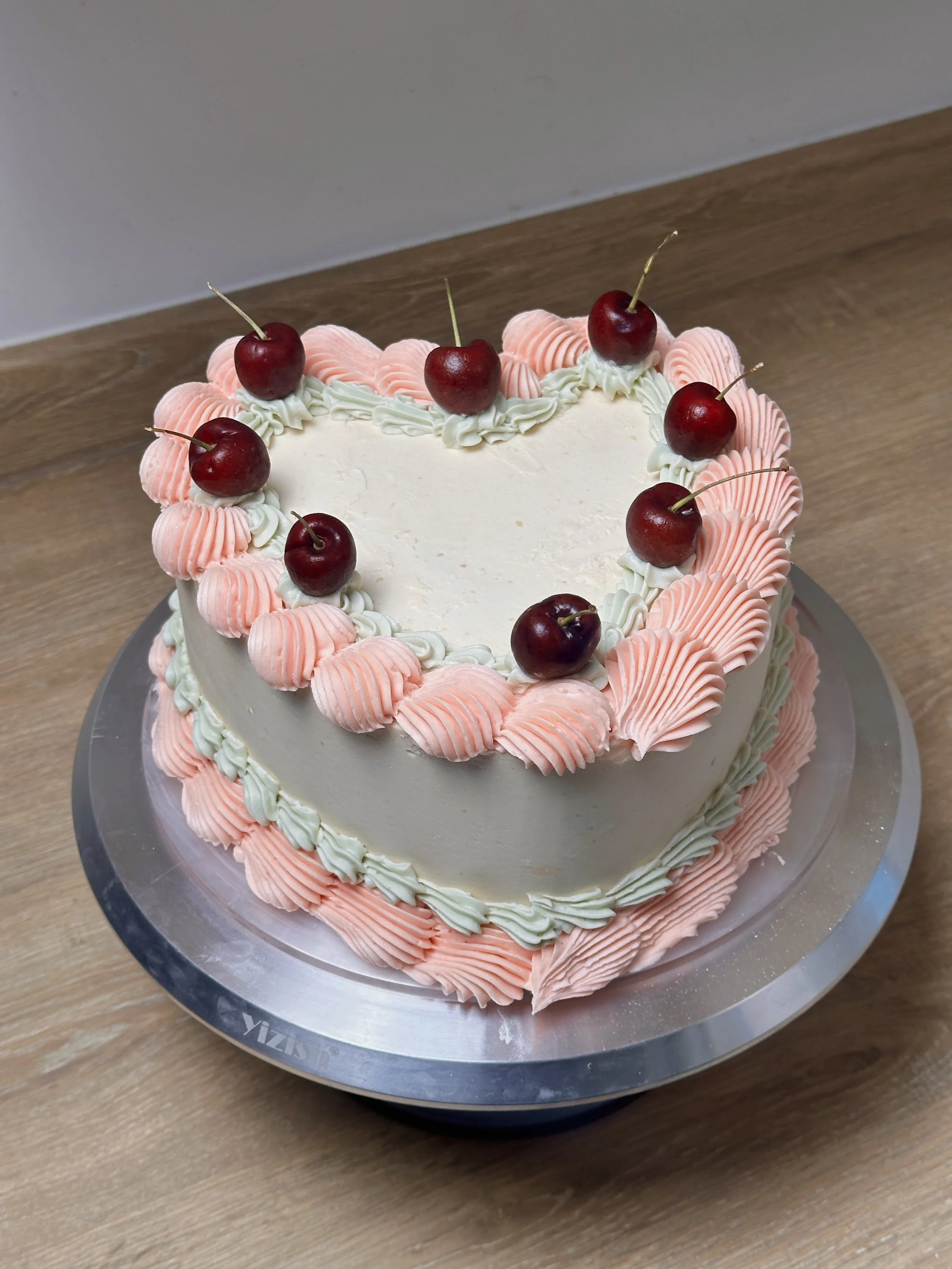 8" vegan chai tea heart cake - £65