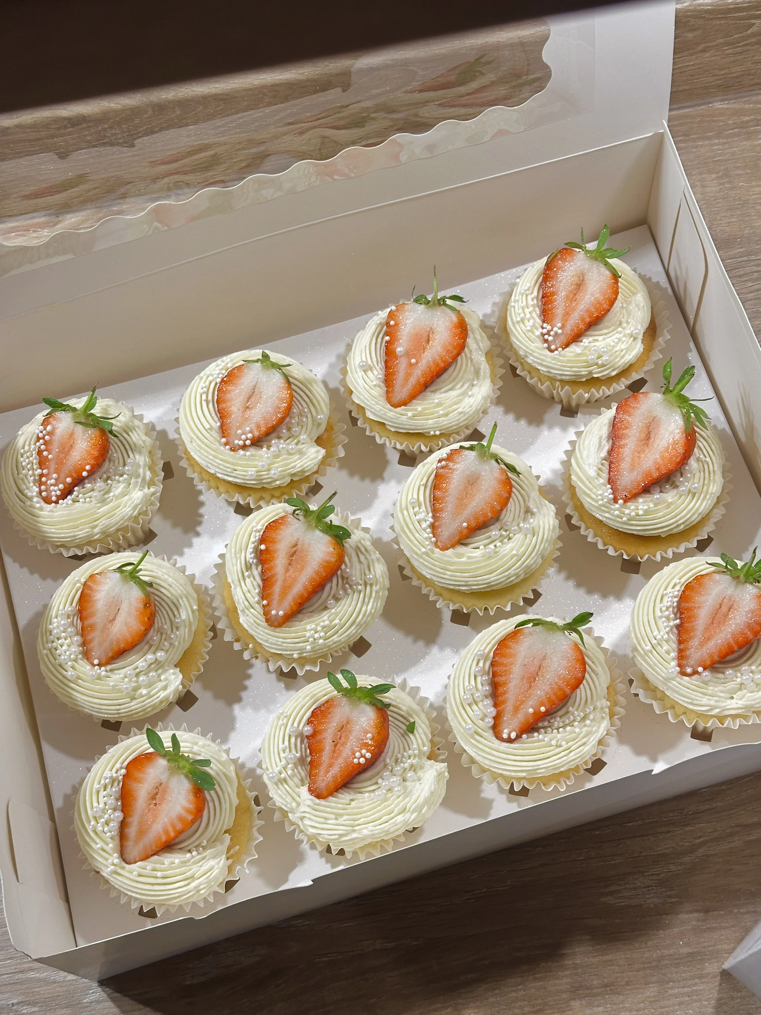 12 GF strawberry cupcakes - £25
