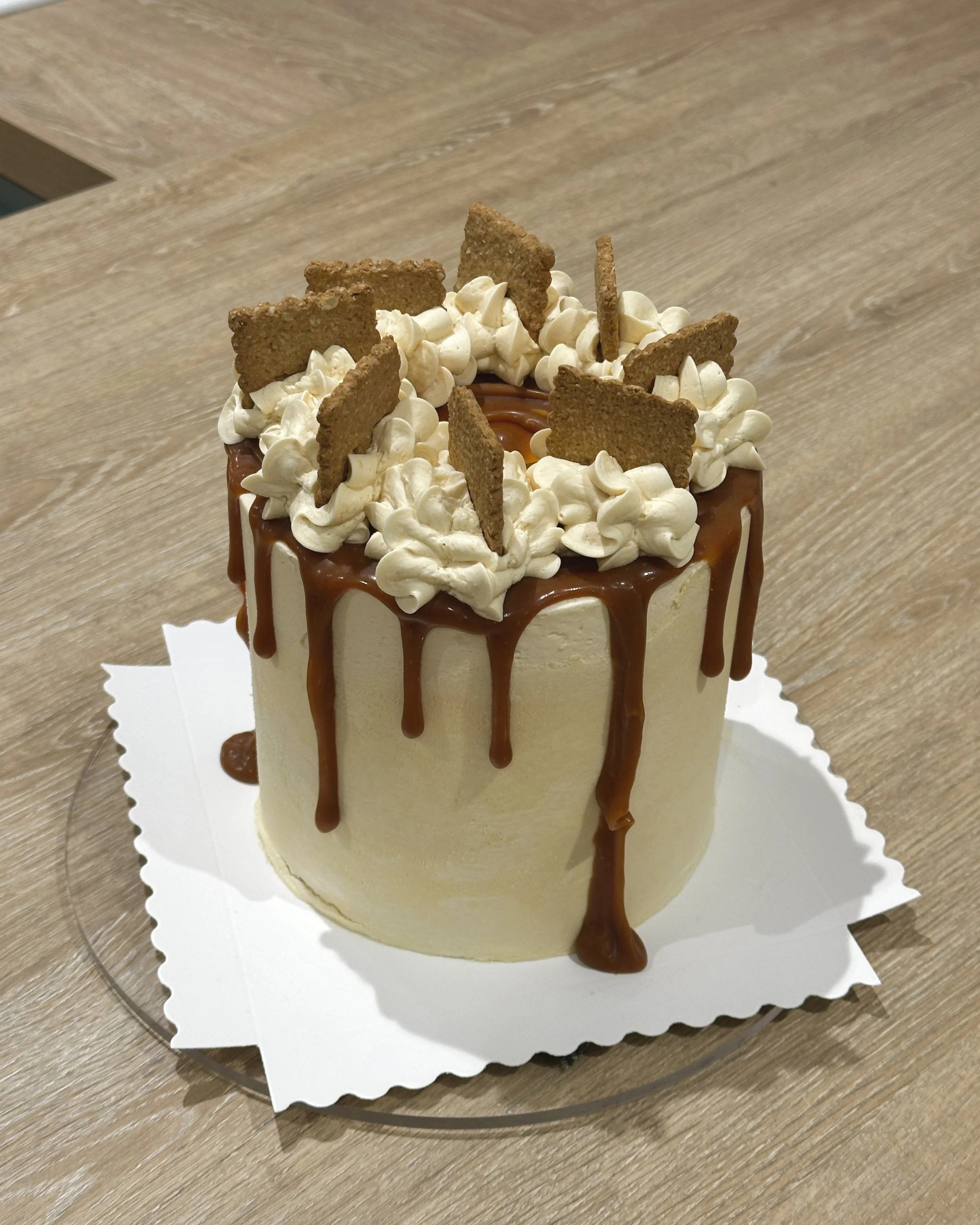 6" Caramel & Biscuit Circle- £58