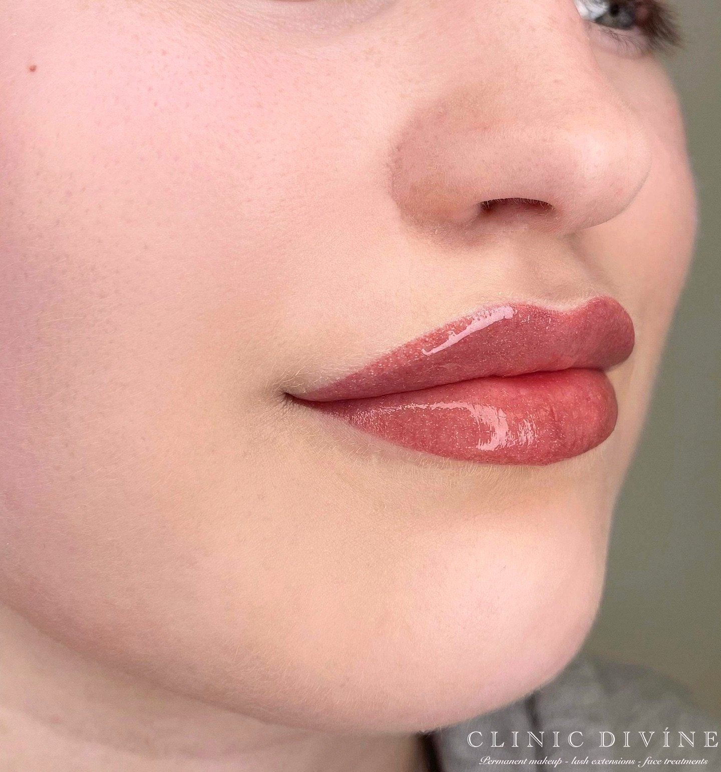 Lips lips lips (semipermanent) 👄 #semipermanentmakeup #lipstick #lipsonfleek 🔥