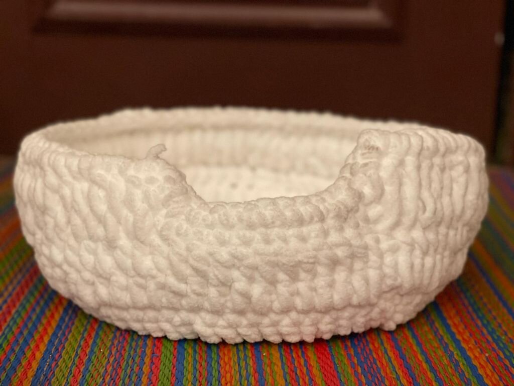 Crochet Dog/Cat Bed Snow White