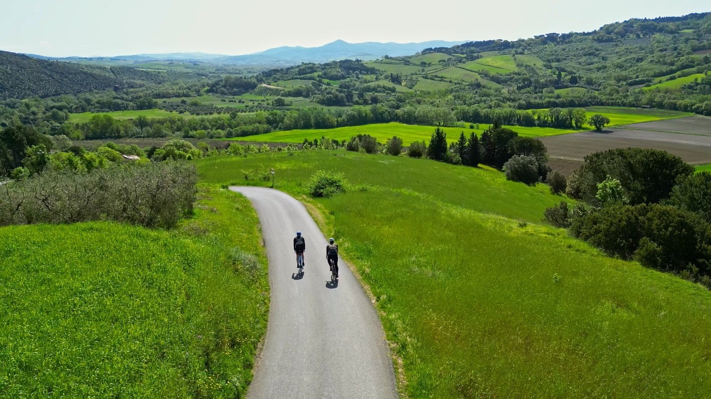 Performance is not louder colours or bigger logos.
It is comfort at km 100.

When the legs burn, the road stretches, and the ride is far from over.