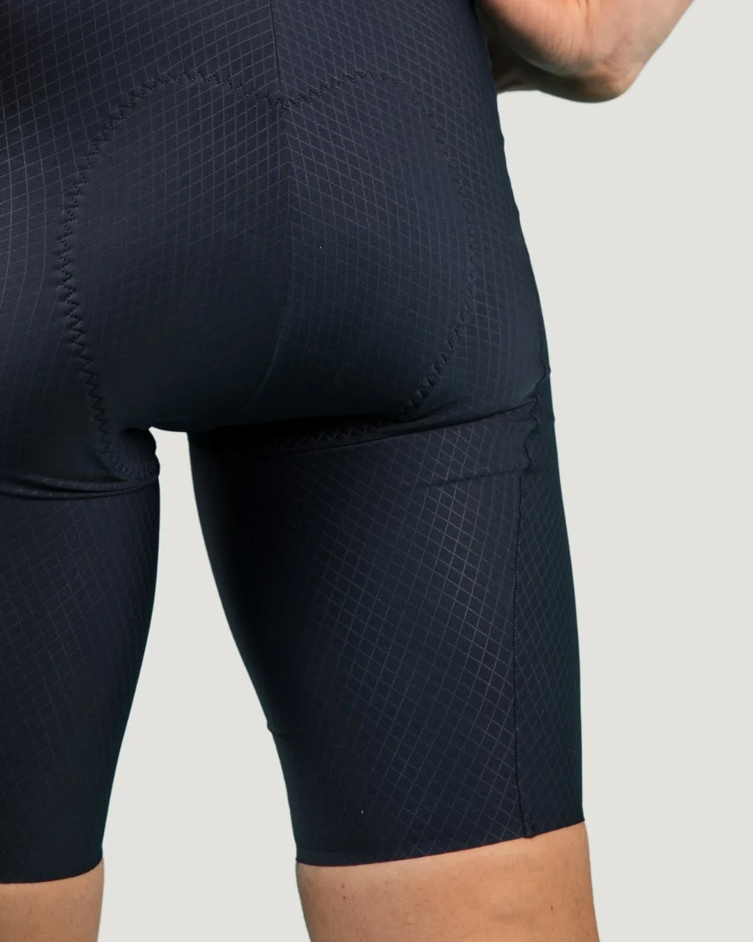 Navy blue bib shorts.
A French Riviera-inspired jersey.
Everything you need for the rides that define your summer.

What are you waiting for?
Ride. Explore. Dress the la fuga way.

#summeride #summercyclingkit #summerjersey #summerbibshorts #summercy