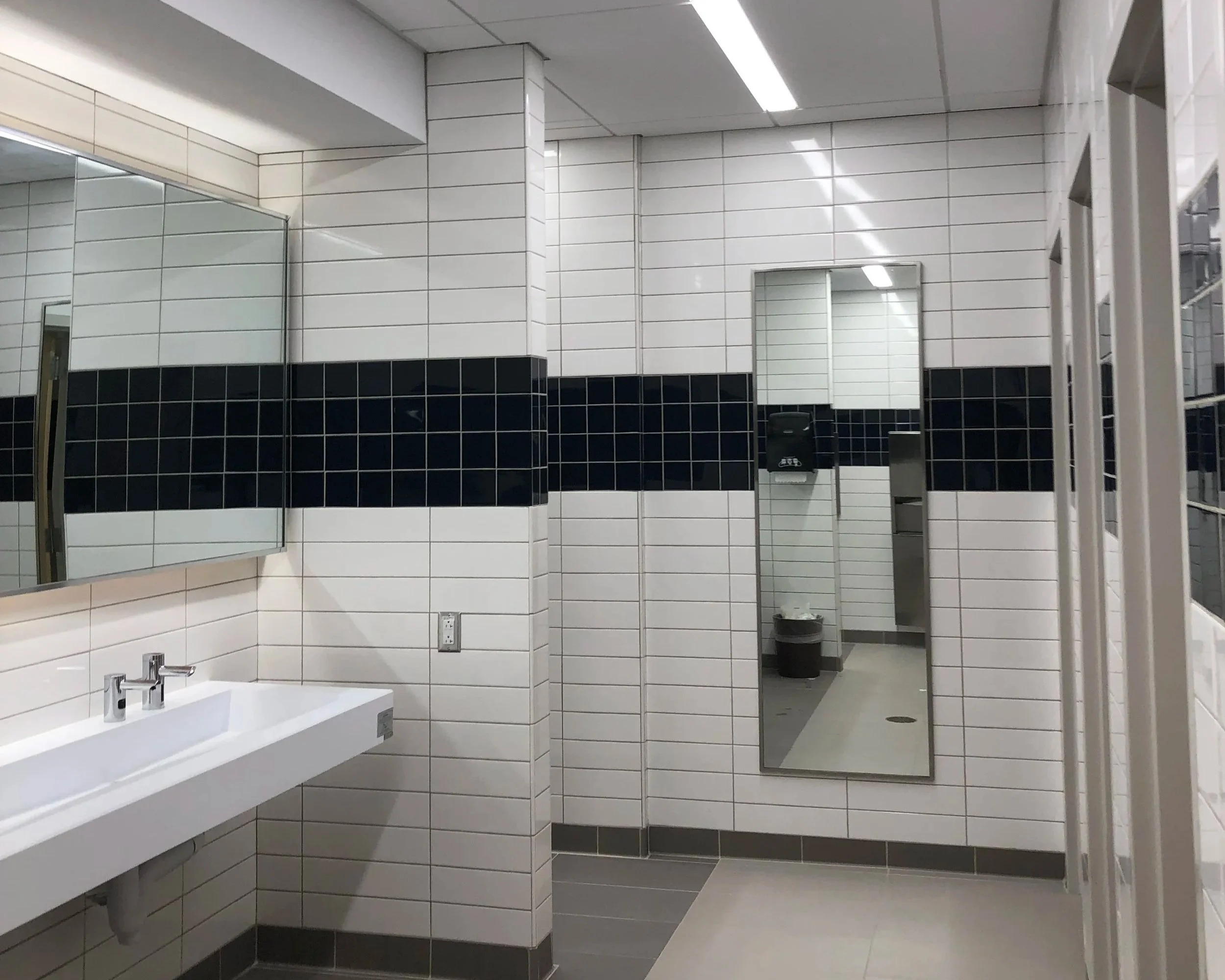 16340.03_AFRL+Modernize+Restroom+C4_Restroom+2.jpg