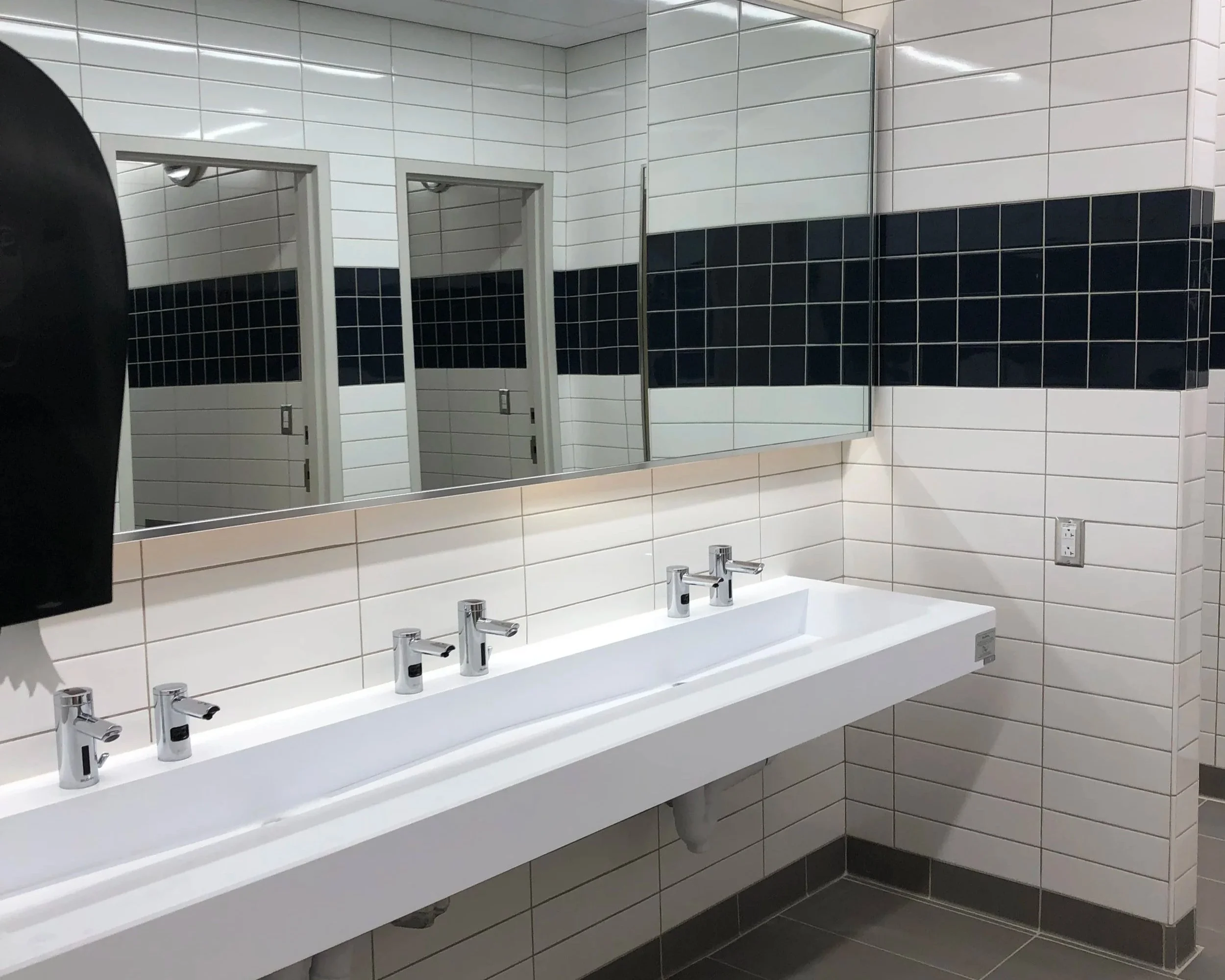 16340.09_AFRL+Modernize+Restroom+C4_Restroom+1.jpg