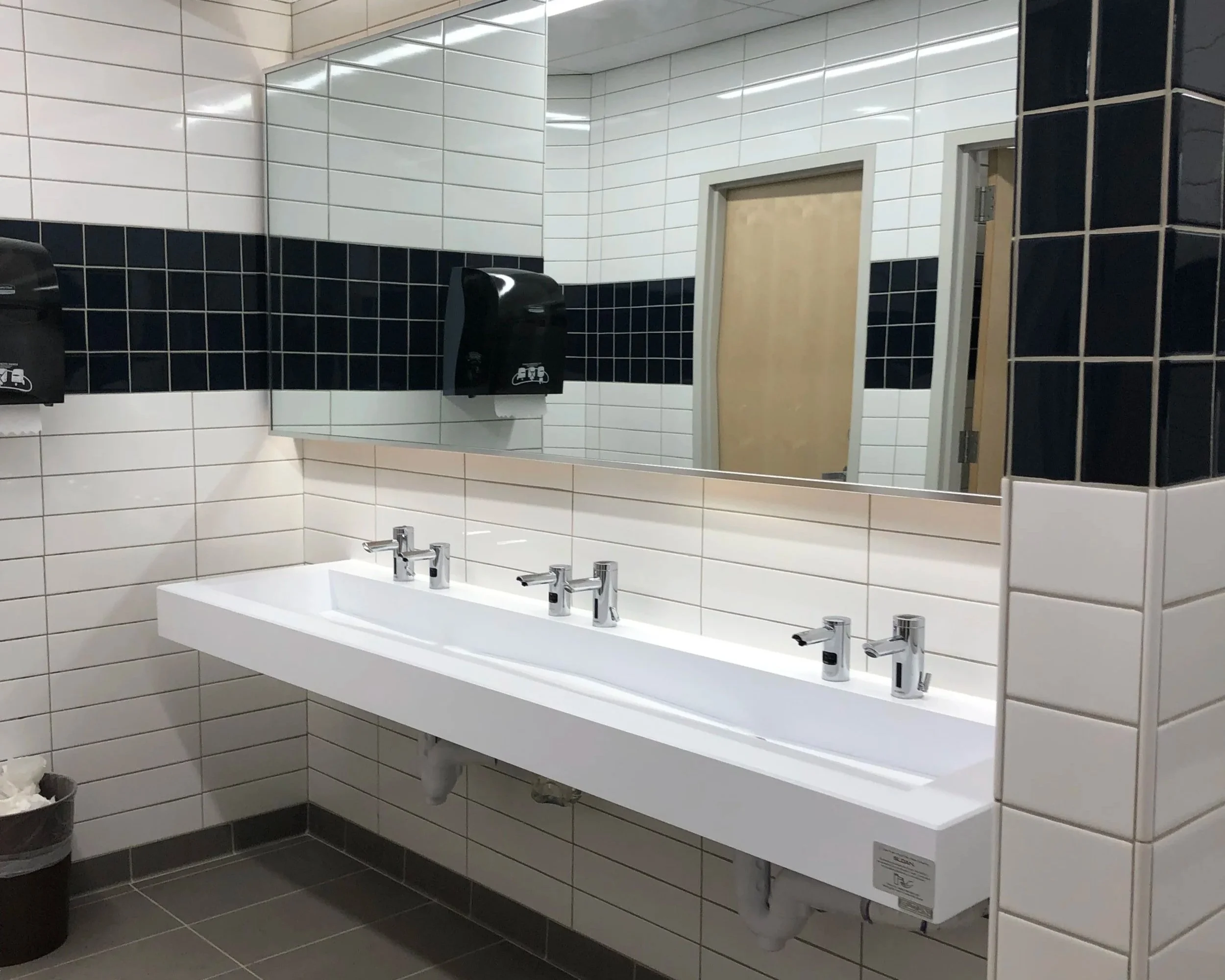 16340.09_AFRL+Modernize+Restroom+C4_Restroom+3.jpg