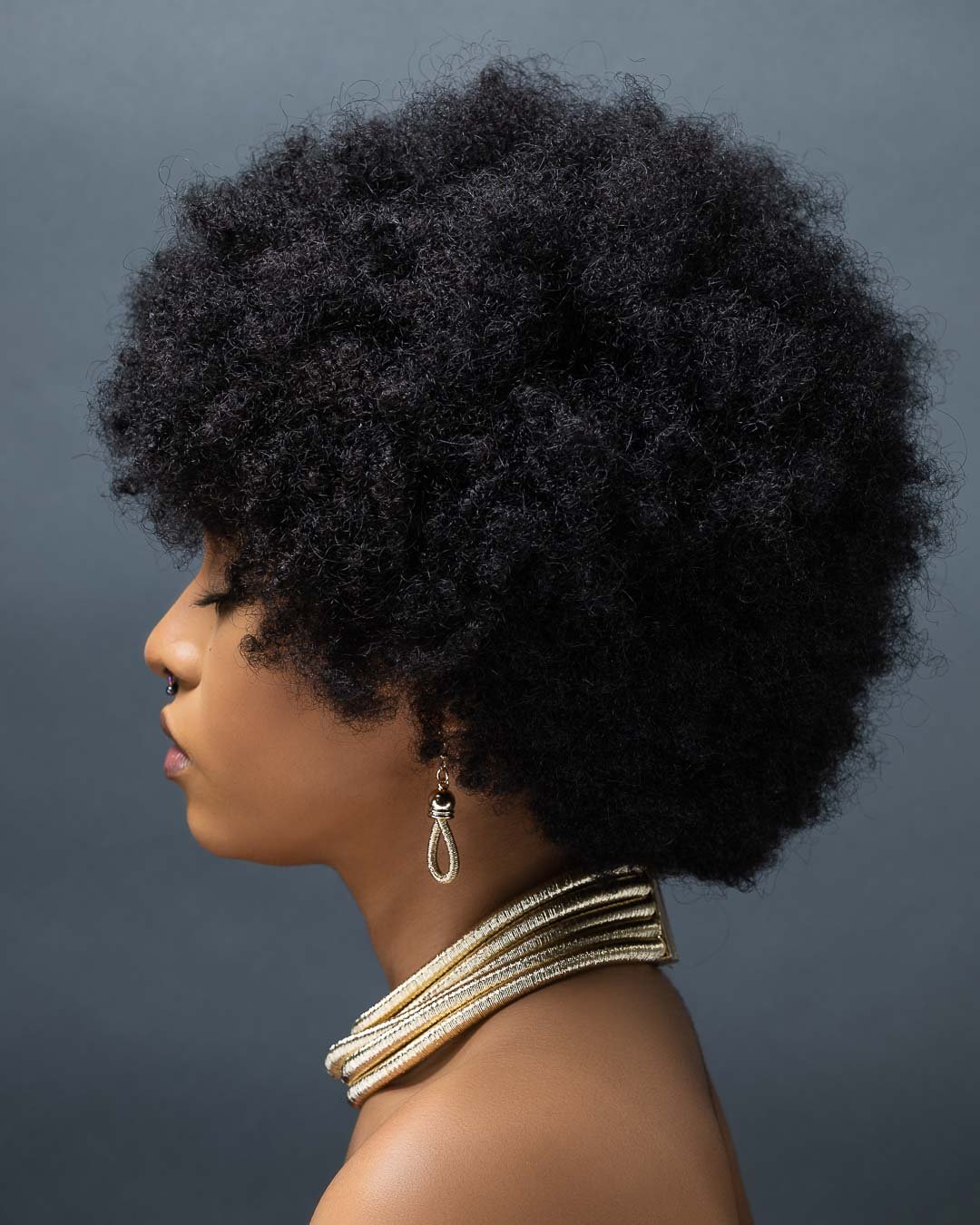 A crown made of curls and confidence. 👑✨

Model: @leinaafaye @tbrizzlebone 🤎

#AfroMagic  #tampaphotographer #jmcinnovations #portraitphotographer #tampaportraits