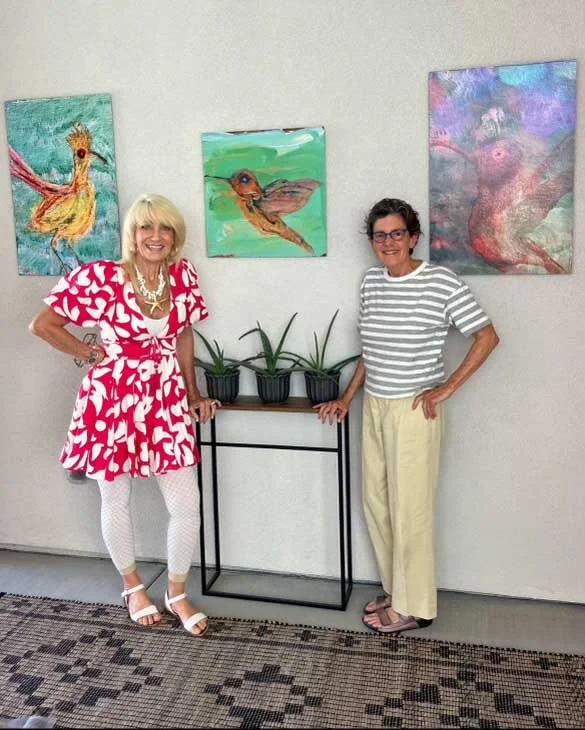 Cathy-and-Carol-with-her-birds.jpg