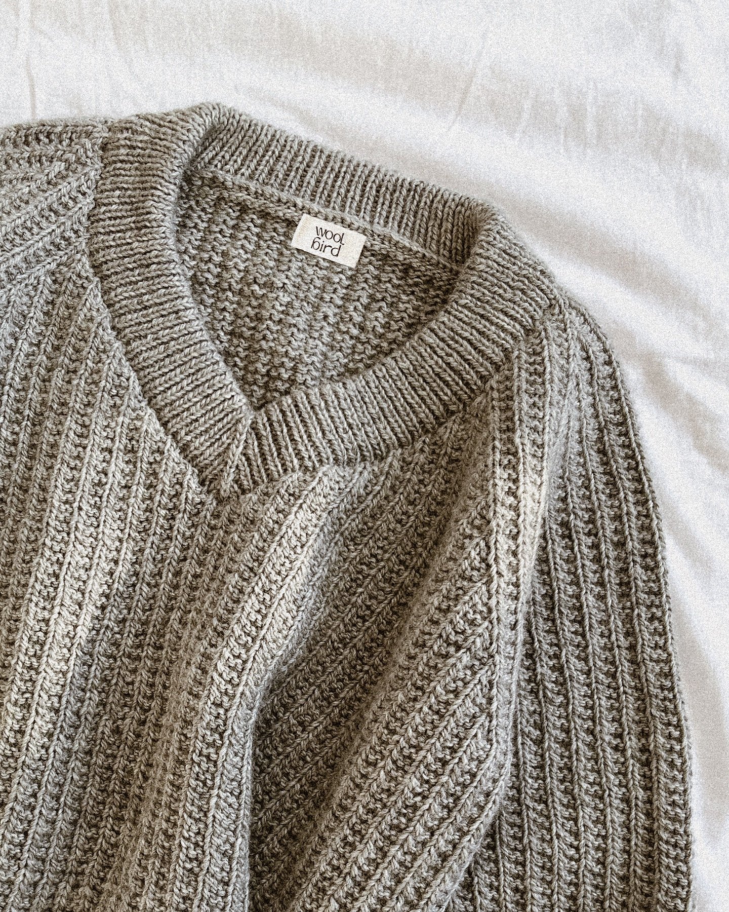 This squishy texture v-neck sweater is my favorite lately. I was so surprised when I realized I didn&rsquo;t have a gray pullover sweater yet. I think I tend get excited about other colors or neutral shades, but a soft gray is something I most defini