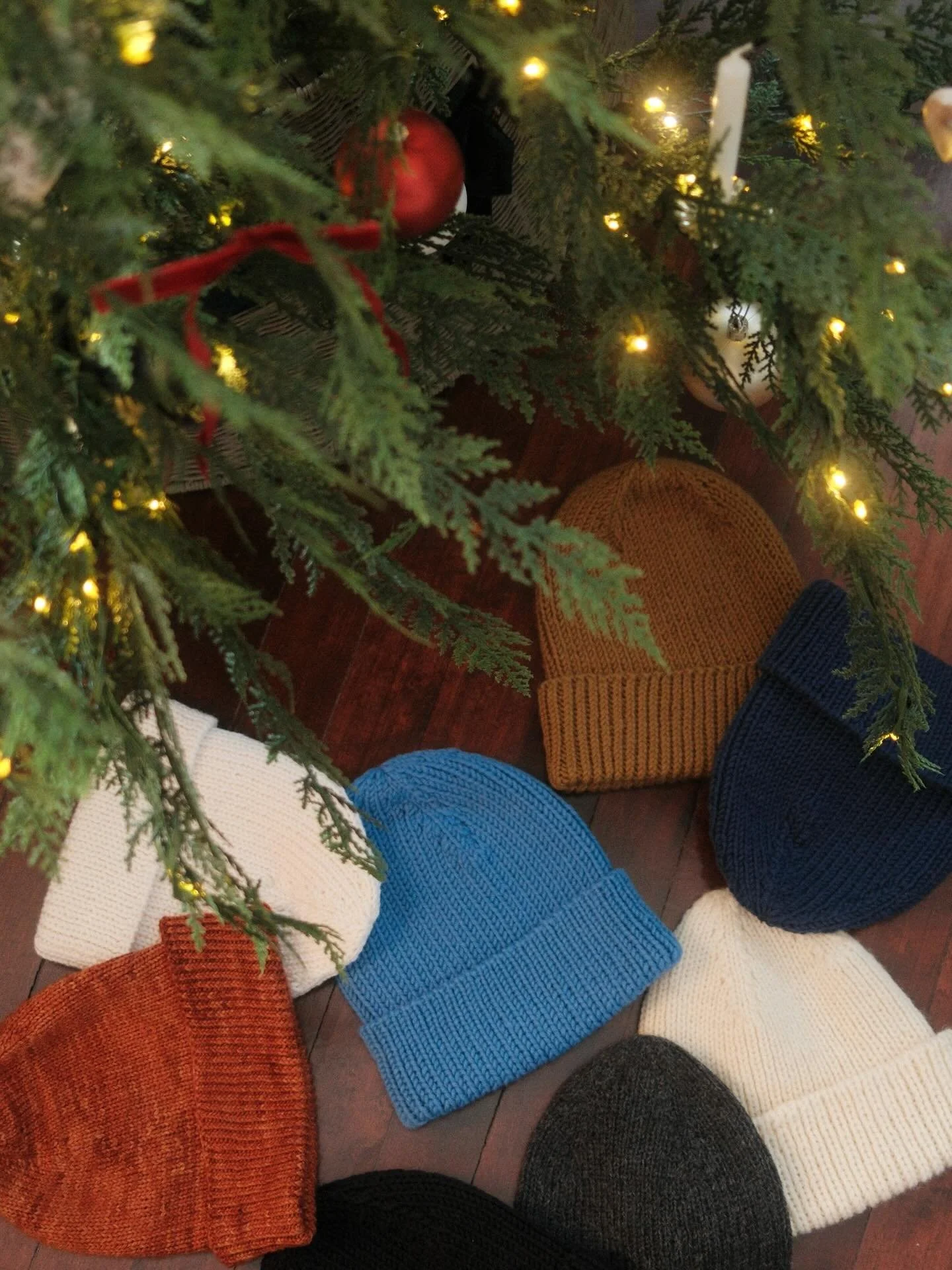 It&rsquo;s river beanie season ☃️

This no-frills ribbed hat pattern is still my go-to beanie to wear and most favorite travel project because I can grab yarn I already have and know it&rsquo;s going to work. It&rsquo;s written for four yarn weights 