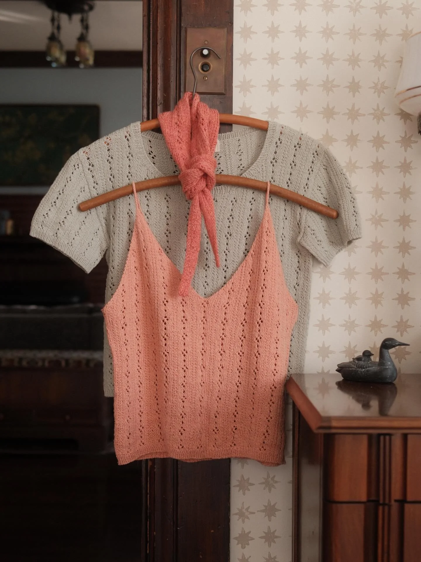 My fleur babies 🌷 I was walking Sylvie by the river today and saw little violets and the tiniest green blades of glass growing, and now I can&rsquo;t wait to wear my summer knits 🌞

The fleur scarf, cami, and tee patterns are all available on my we