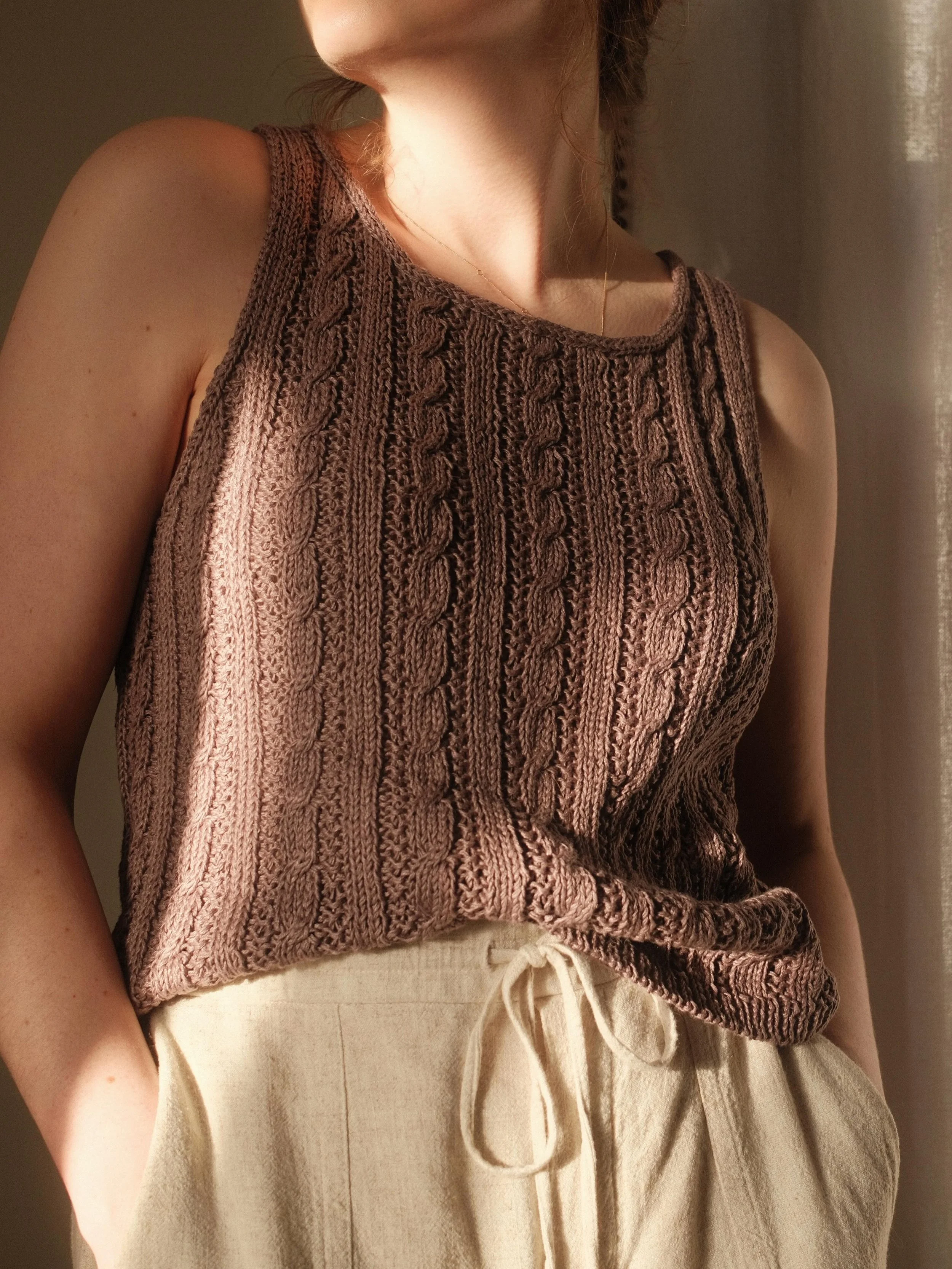 the honey tank is here ♡

my newest summer favorite is off the needles and out of testing. This top down seamless tank is everything I want in a summer top ☀️

As always, I owe a special thank you to my fabulous test knit group who made their own stu