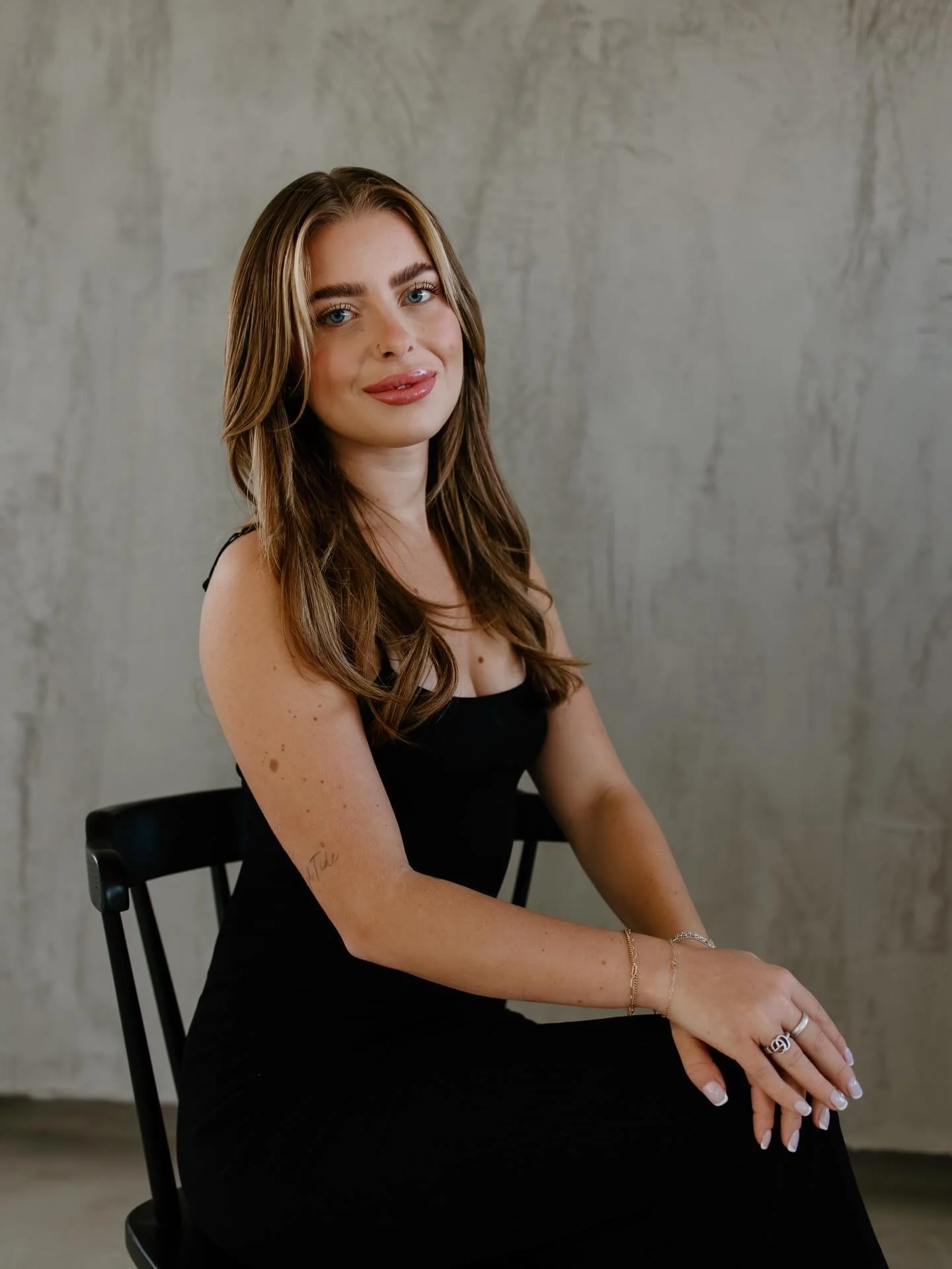 ✨ Stylist Spotlight | @hayleestyless ✨

We&rsquo;re so excited to welcome Haylee DeBoer to Hair Sanctuary 🌿🎉

Haylee began her journey nearly five years ago, and what started as a creative outlet quickly became a passion for building a meaningful b