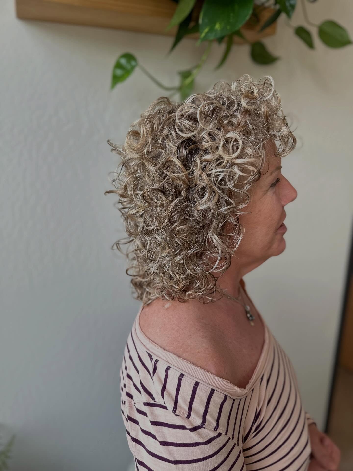 Cut &amp; style by @thenaturalcurlstudio
Color by @tiana.hairsanctuary ✨

This beautiful guest came into the salon in search of a true curl specialist after receiving a haircut that made styling her hair nearly impossible. Tabatha worked her magic, b