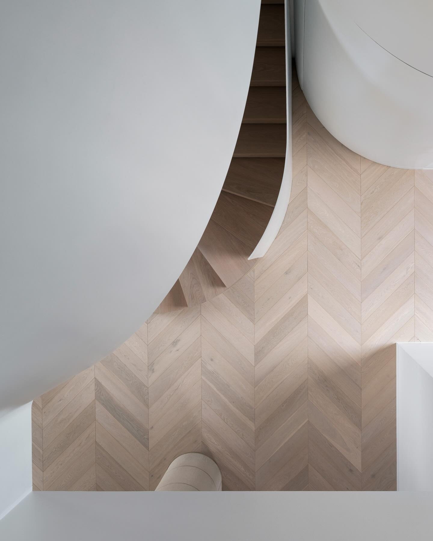 Perhaps my favourite photo from the Double Bay House. So much detail went into getting this void space to work as well as it did! @tkdarchitects 
📷: @tfadtomferguson 
.
.
.
#architecture #interiordesign #architecturaldesign #design #architecturalpho