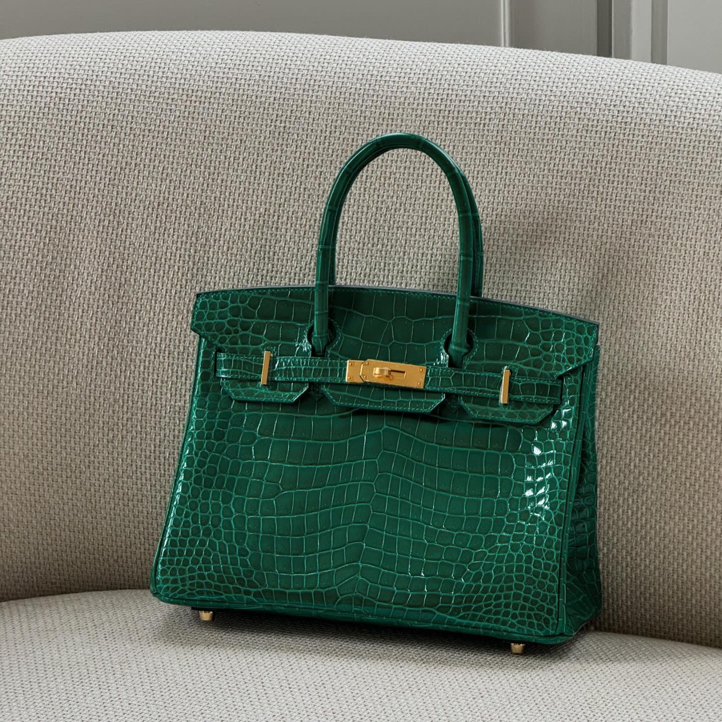 Matte V Shiny: Hermes crocodile and alligator bags have two distinct finishes. Shiny bags are polished to a close mirror finish using a smooth agate stone. Contrary to Matte bags which are achieved through the repeated rubbing or the skin with a wool